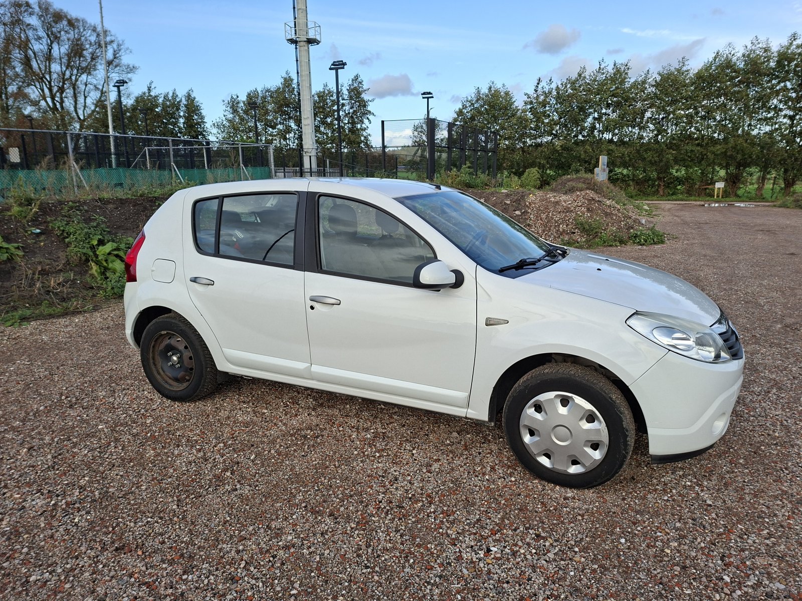 Dacia Sandero 1.2 Lauréate 2009 - voorkant