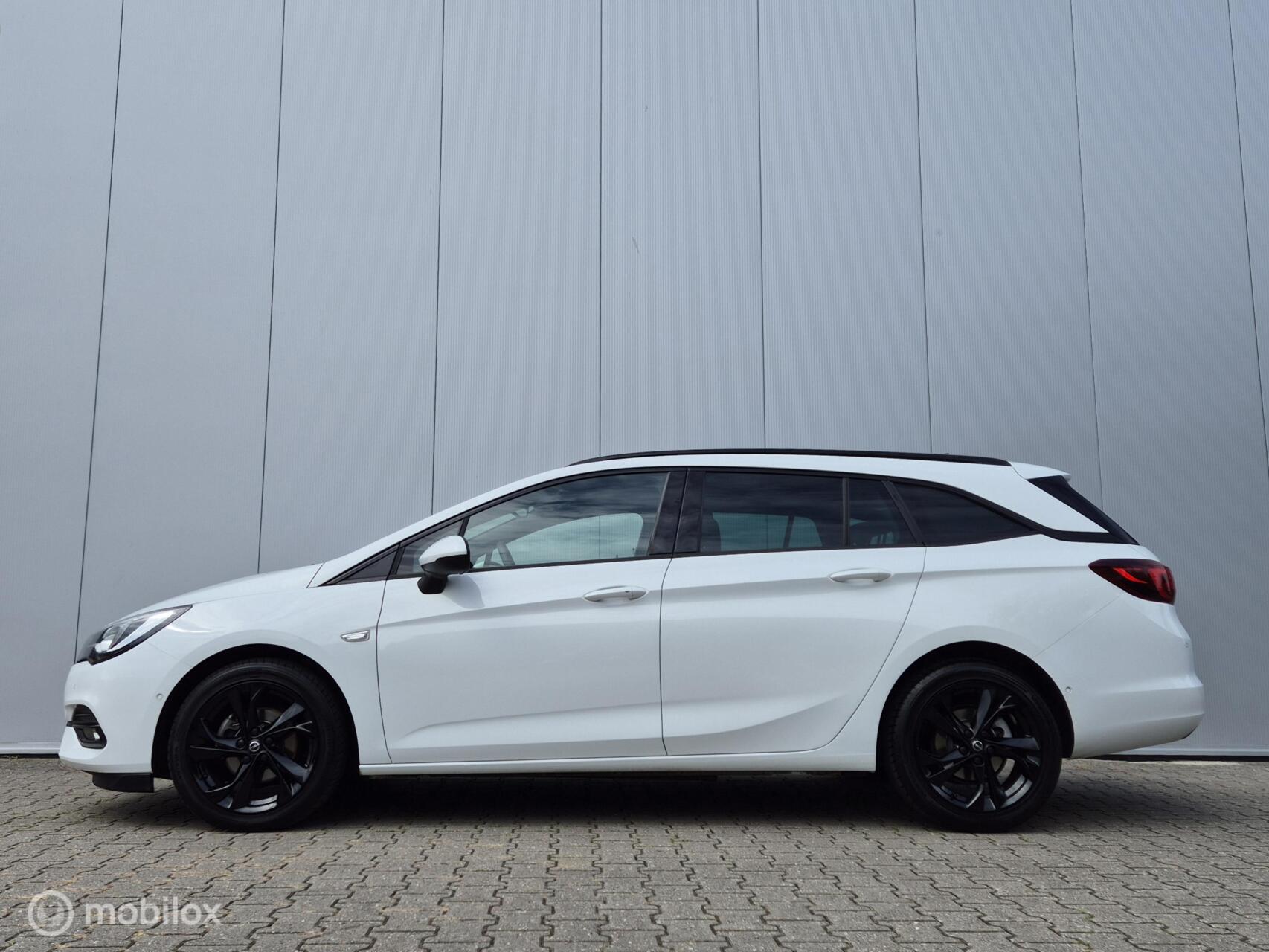Foto van Opel Astra Sports Tourer+
