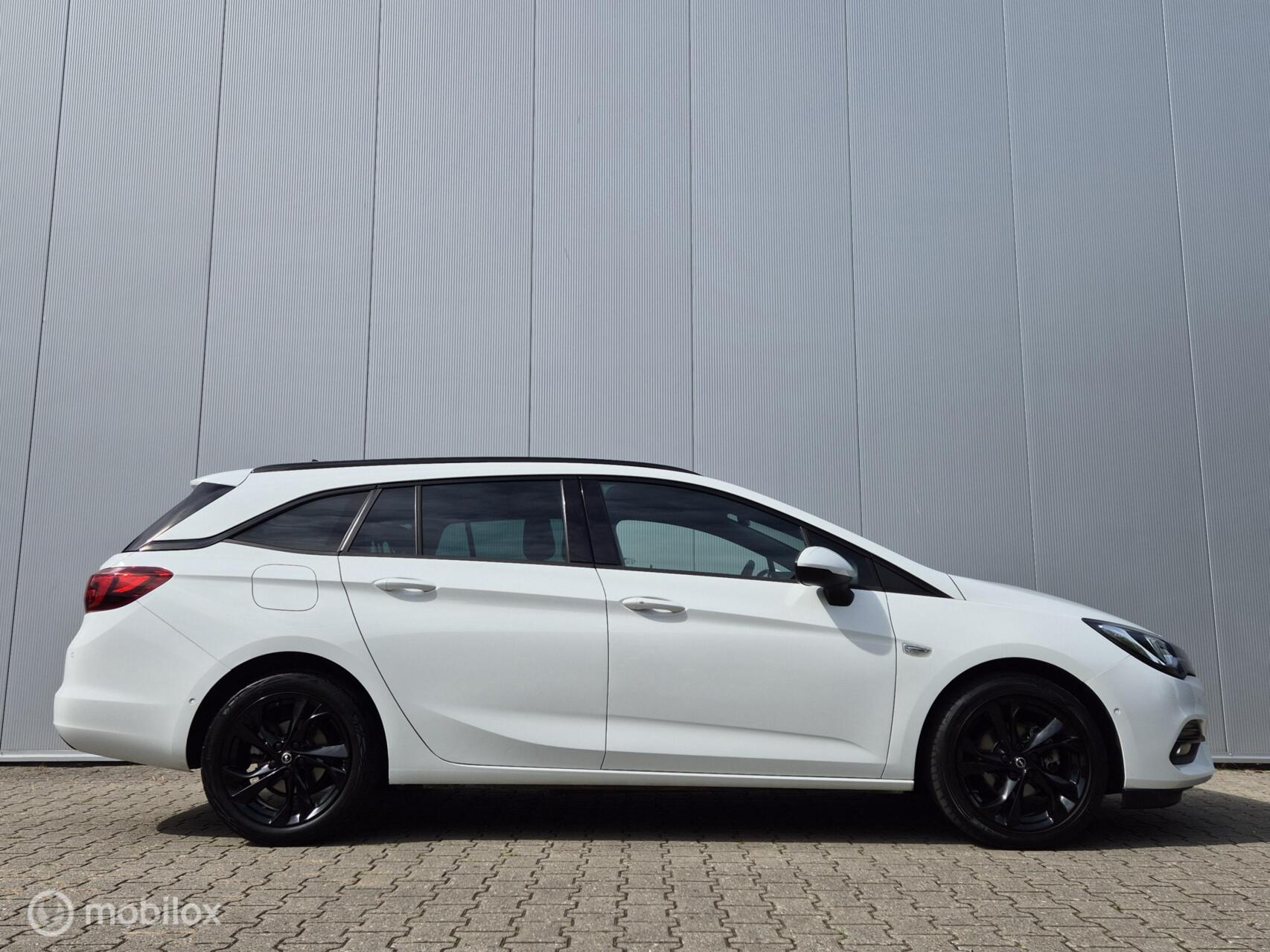 Foto van Opel Astra Sports Tourer+