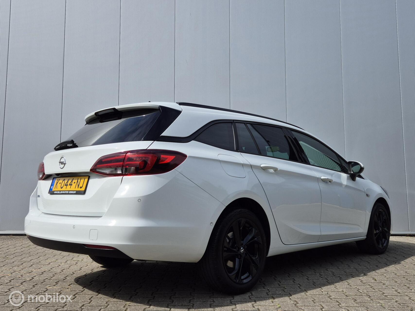 Foto van Opel Astra Sports Tourer+