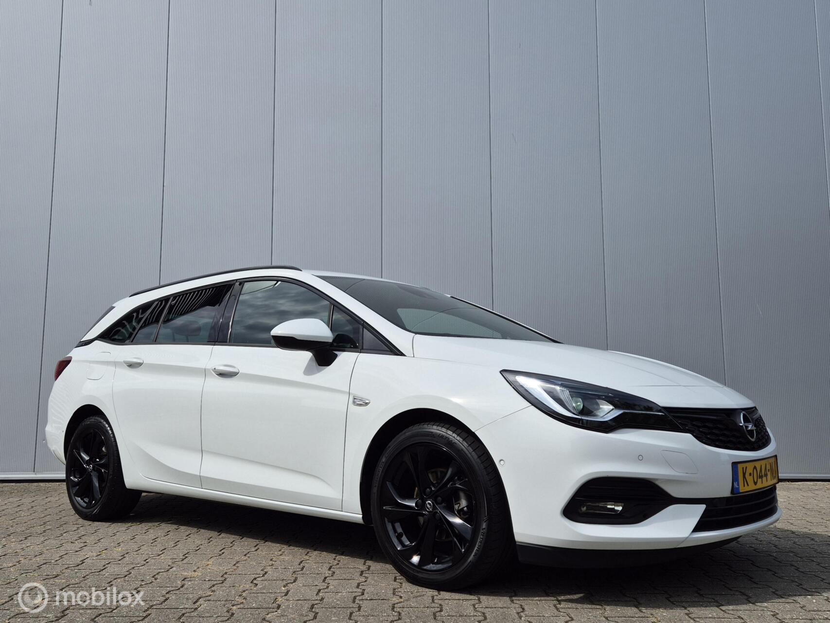 Foto van Opel Astra Sports Tourer+