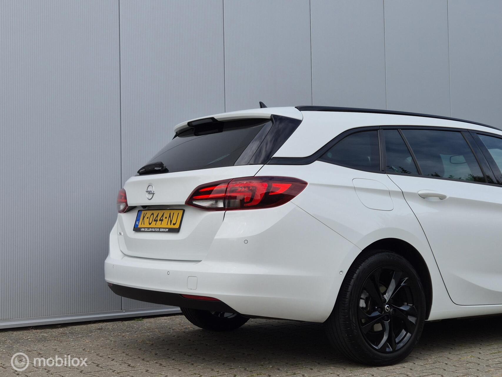 Foto van Opel Astra Sports Tourer+
