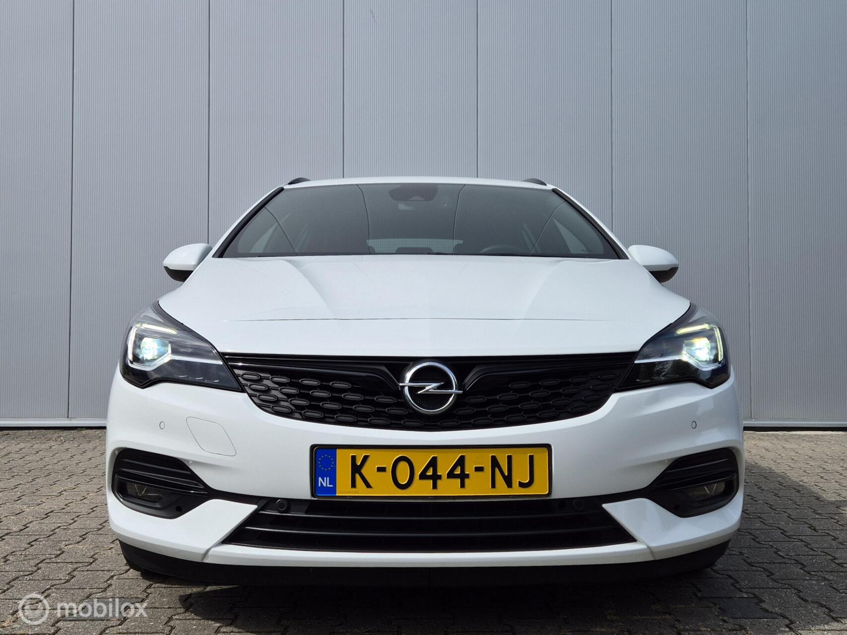 Foto van Opel Astra Sports Tourer+