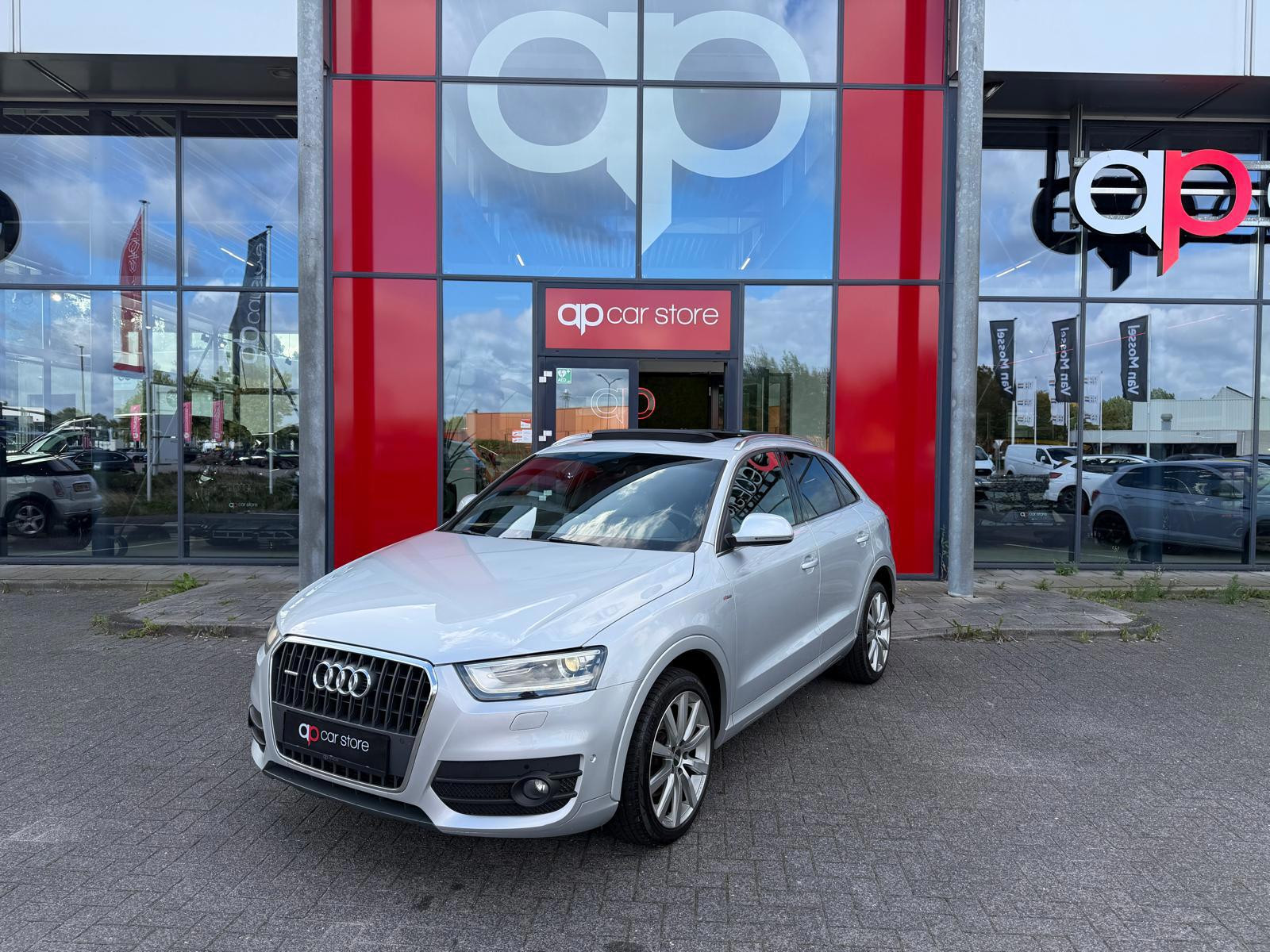 Audi Q3 2.0 TFSI quattro Pro Line S-Line /Panorama 2012 - voorkant