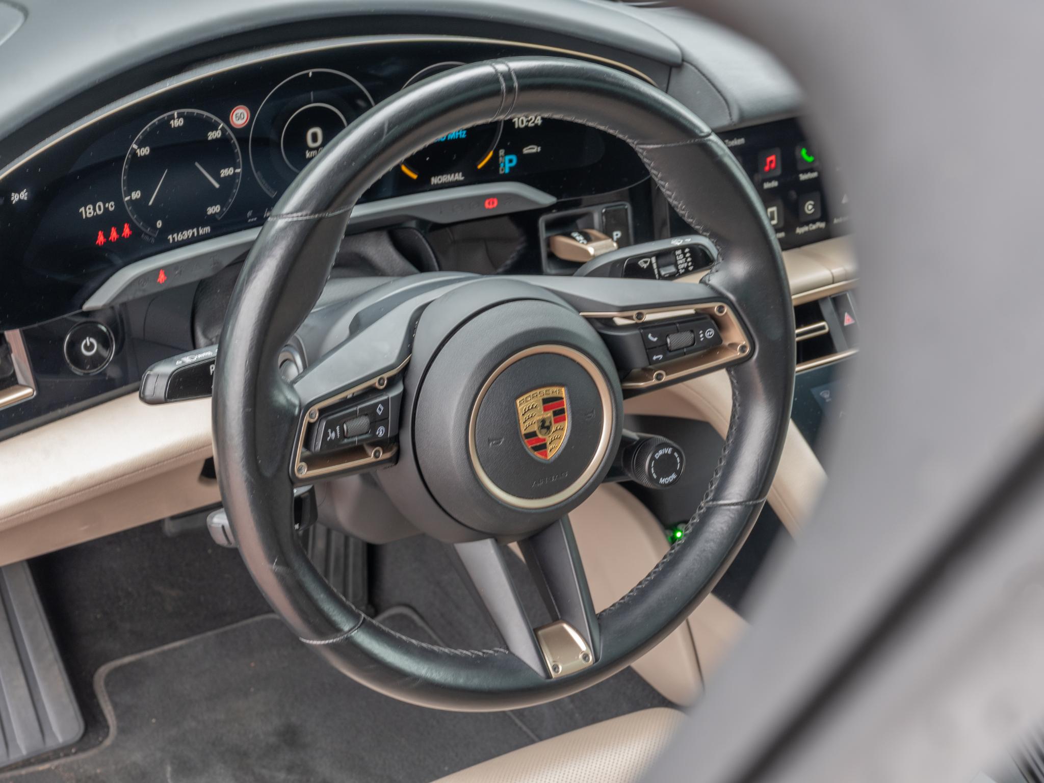 Foto van Porsche Taycan
