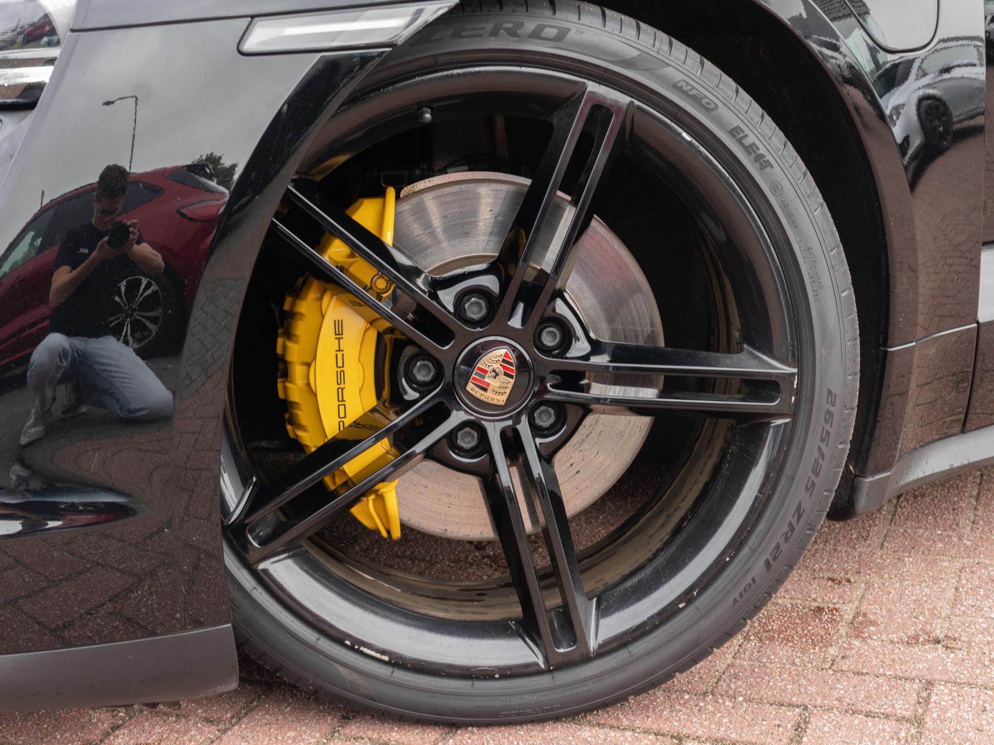 Foto van Porsche Taycan