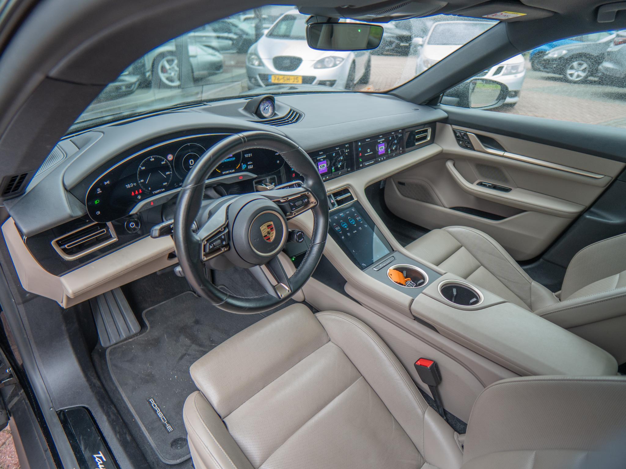 Foto van Porsche Taycan