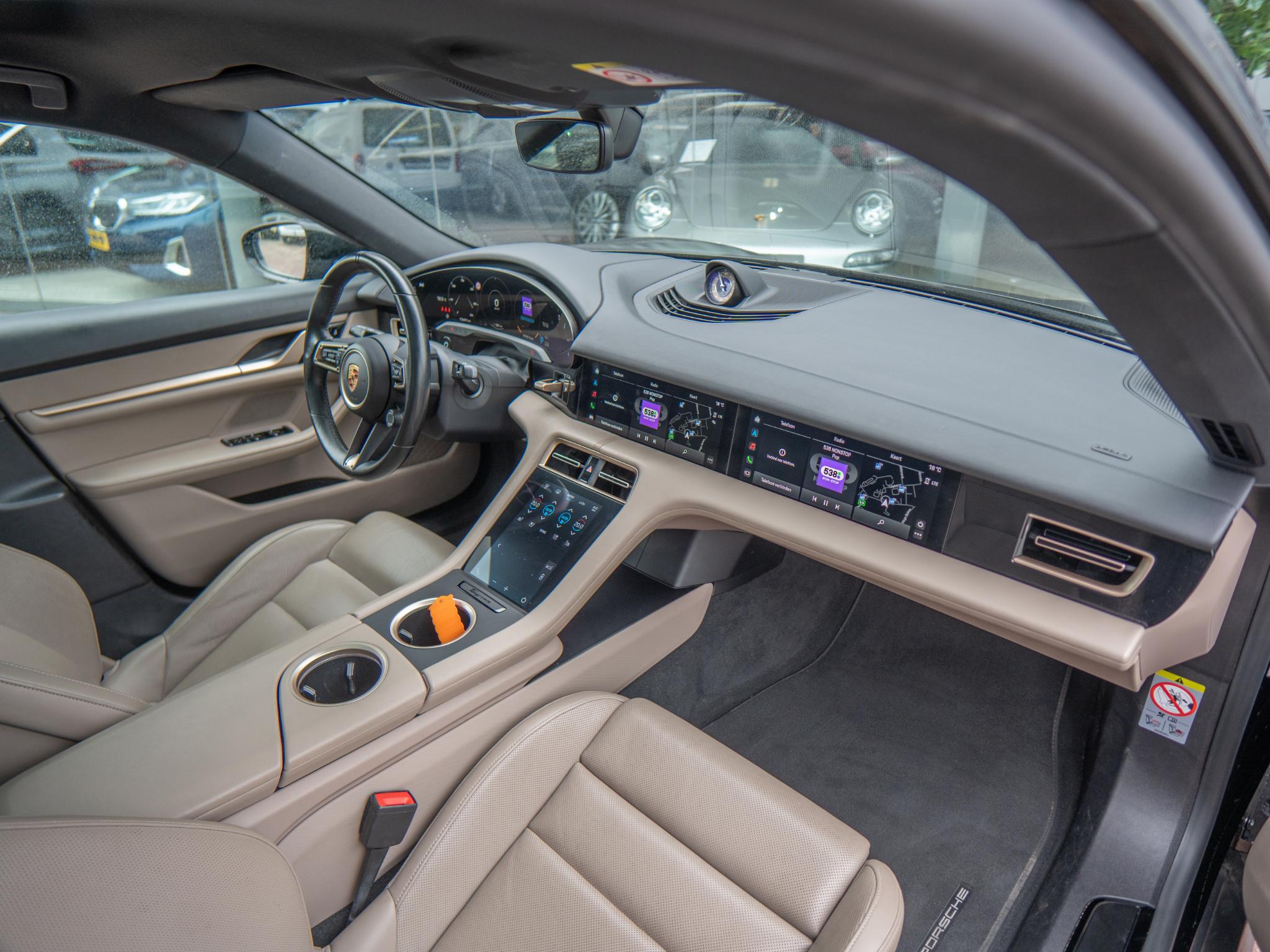 Foto van Porsche Taycan