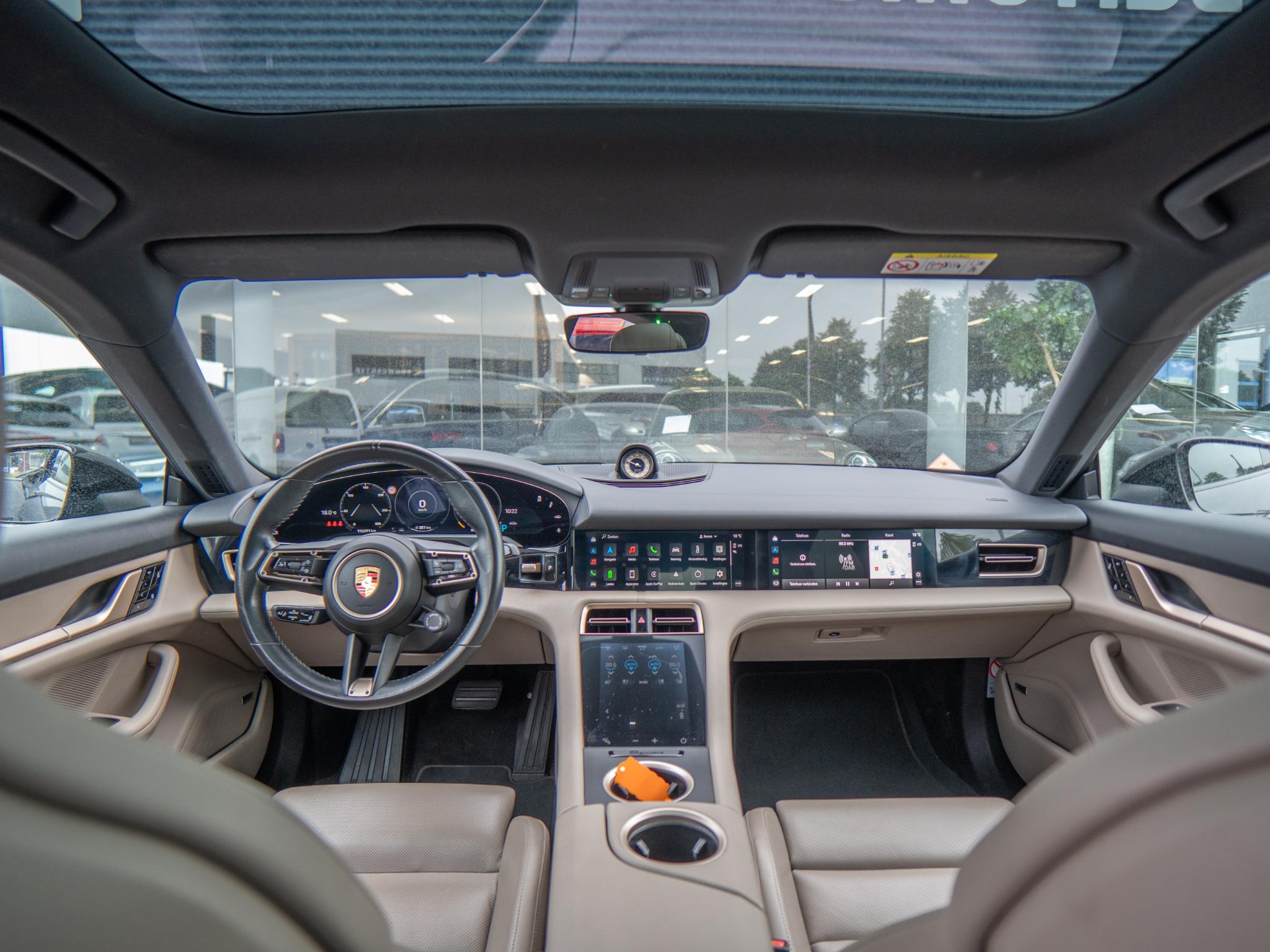 Foto van Porsche Taycan