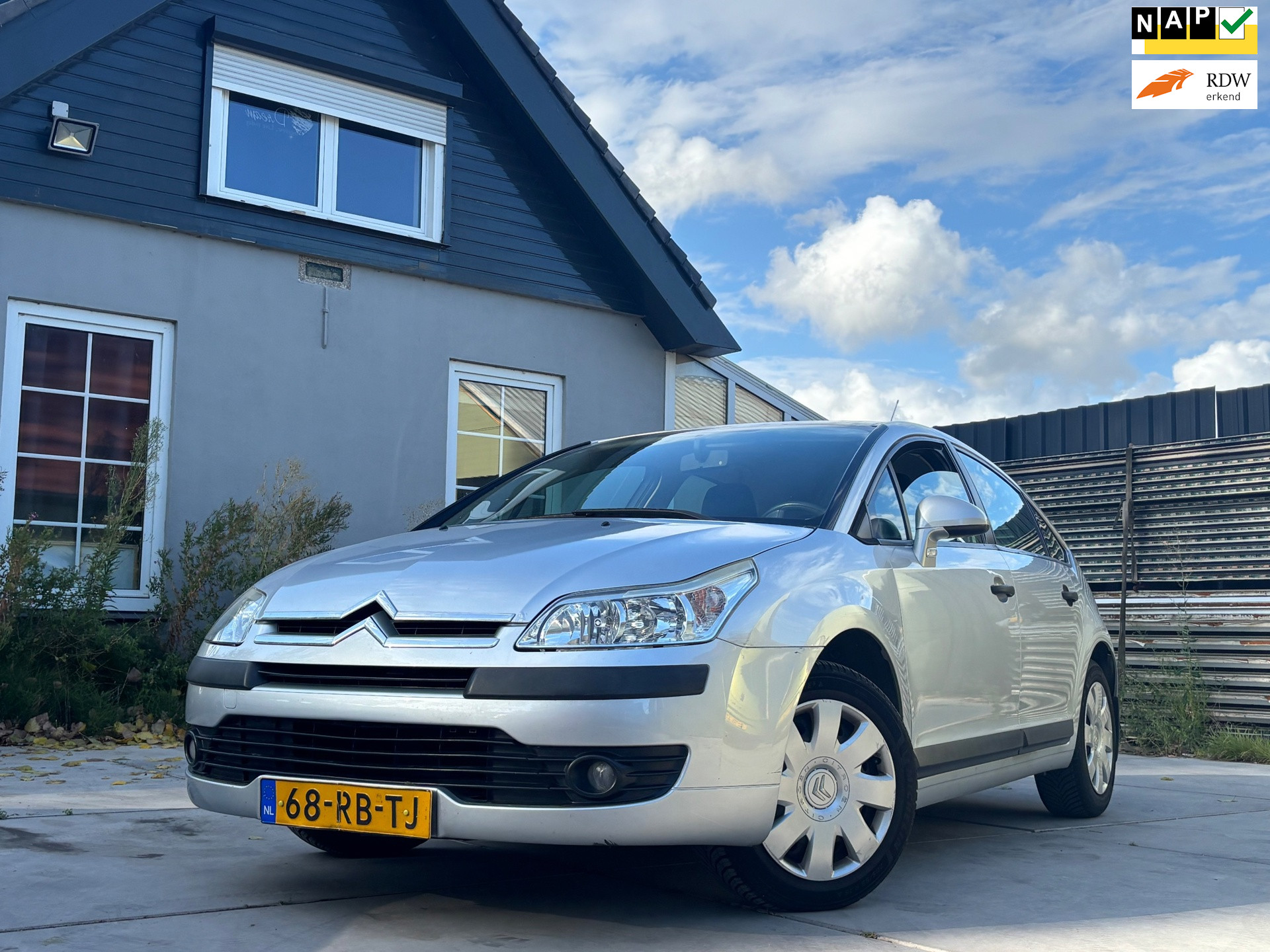 Citroen C4 1.6-16V Ligne Prestige | Automaat | Airco | El. Ramen | Nwe D. Riem + Nieuwe banden | Onderhoudshistorie 2005 - voorkant