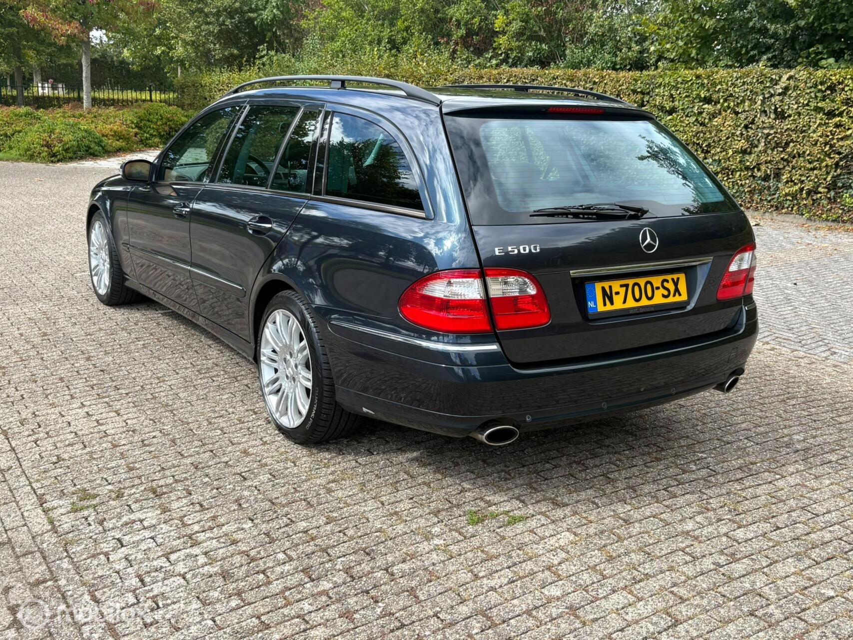 Foto van Mercedes-Benz E 500