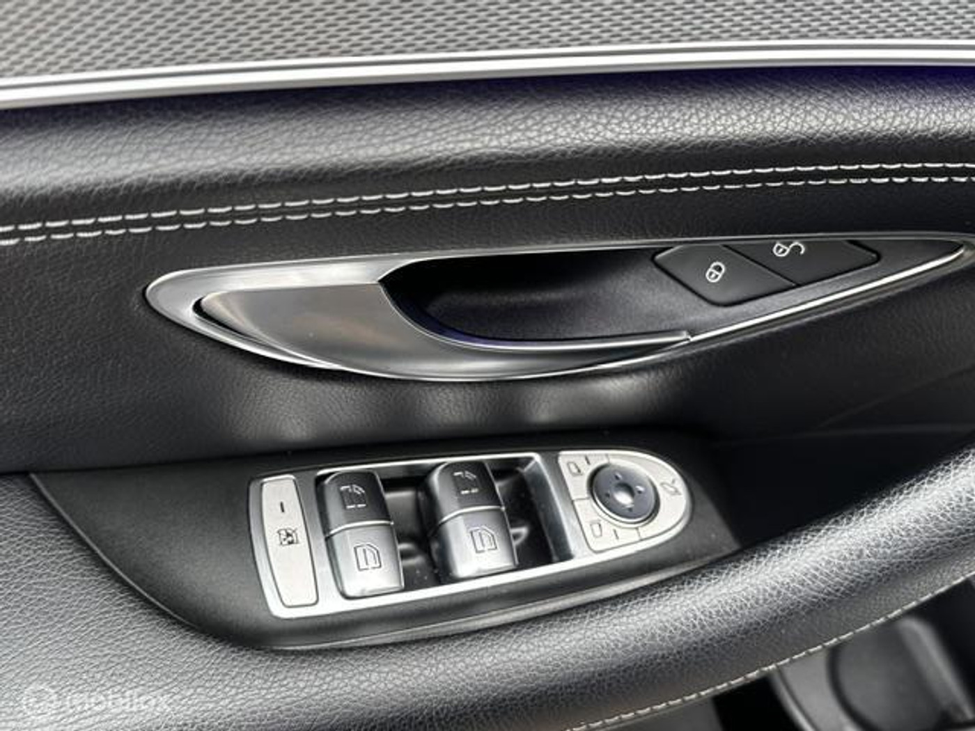 Foto van Mercedes-Benz E 200
