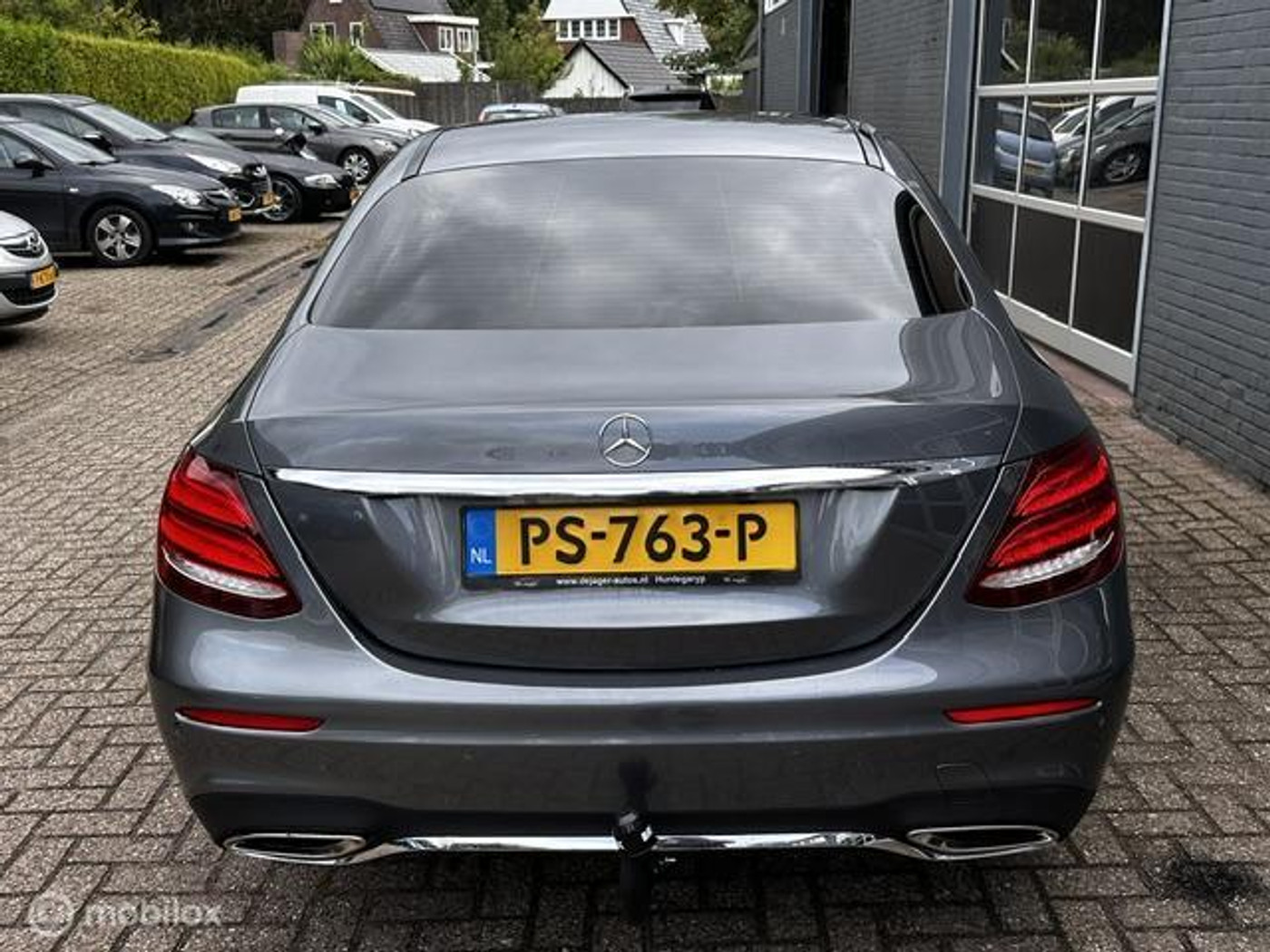 Foto van Mercedes-Benz E 200