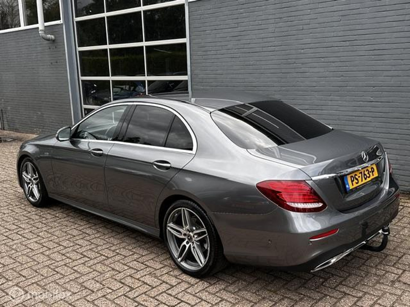 Foto van Mercedes-Benz E 200