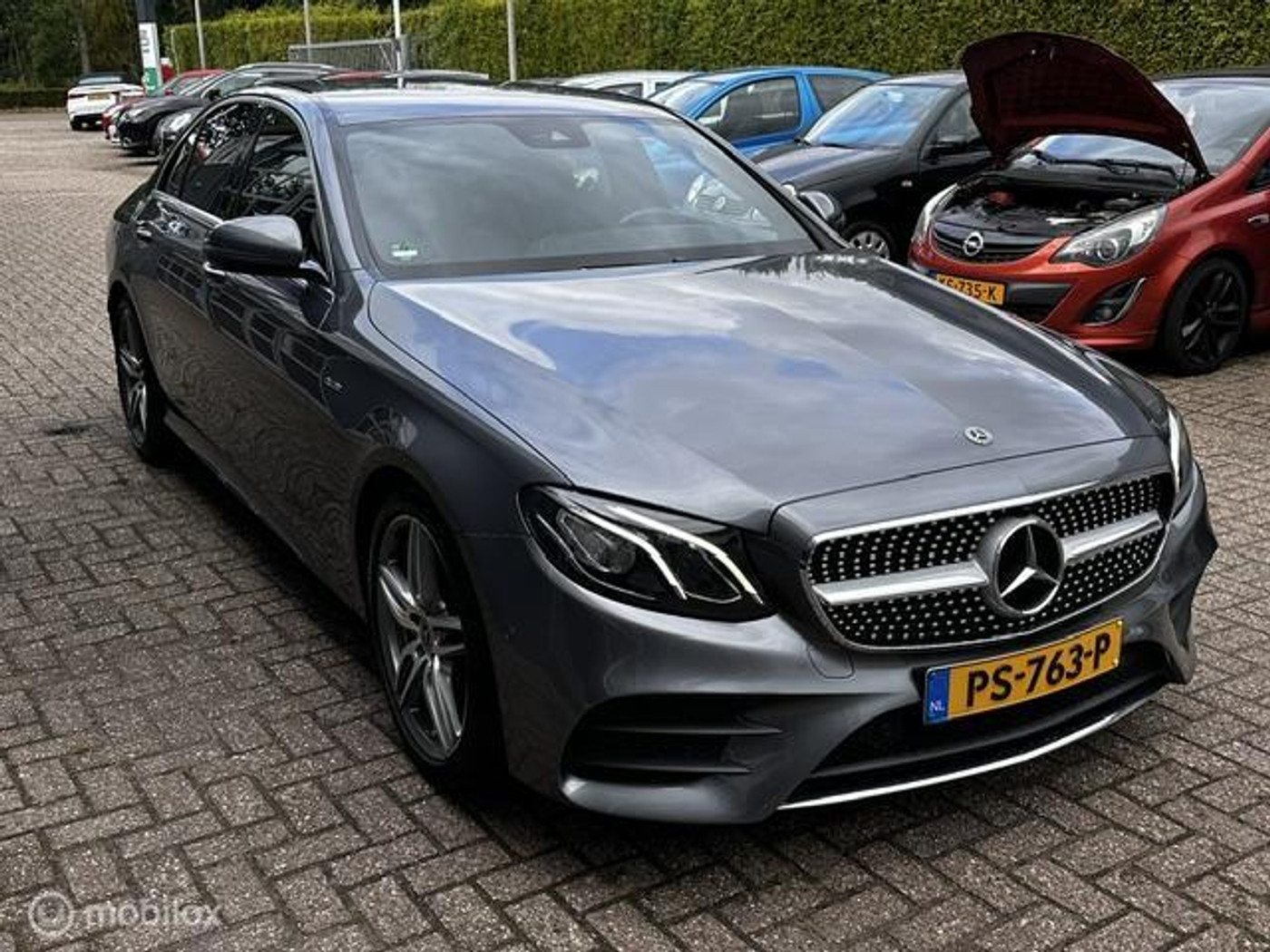 Foto van Mercedes-Benz E 200