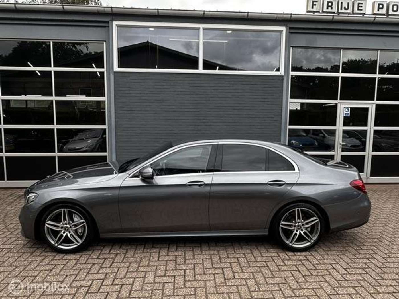 Foto van Mercedes-Benz E 200