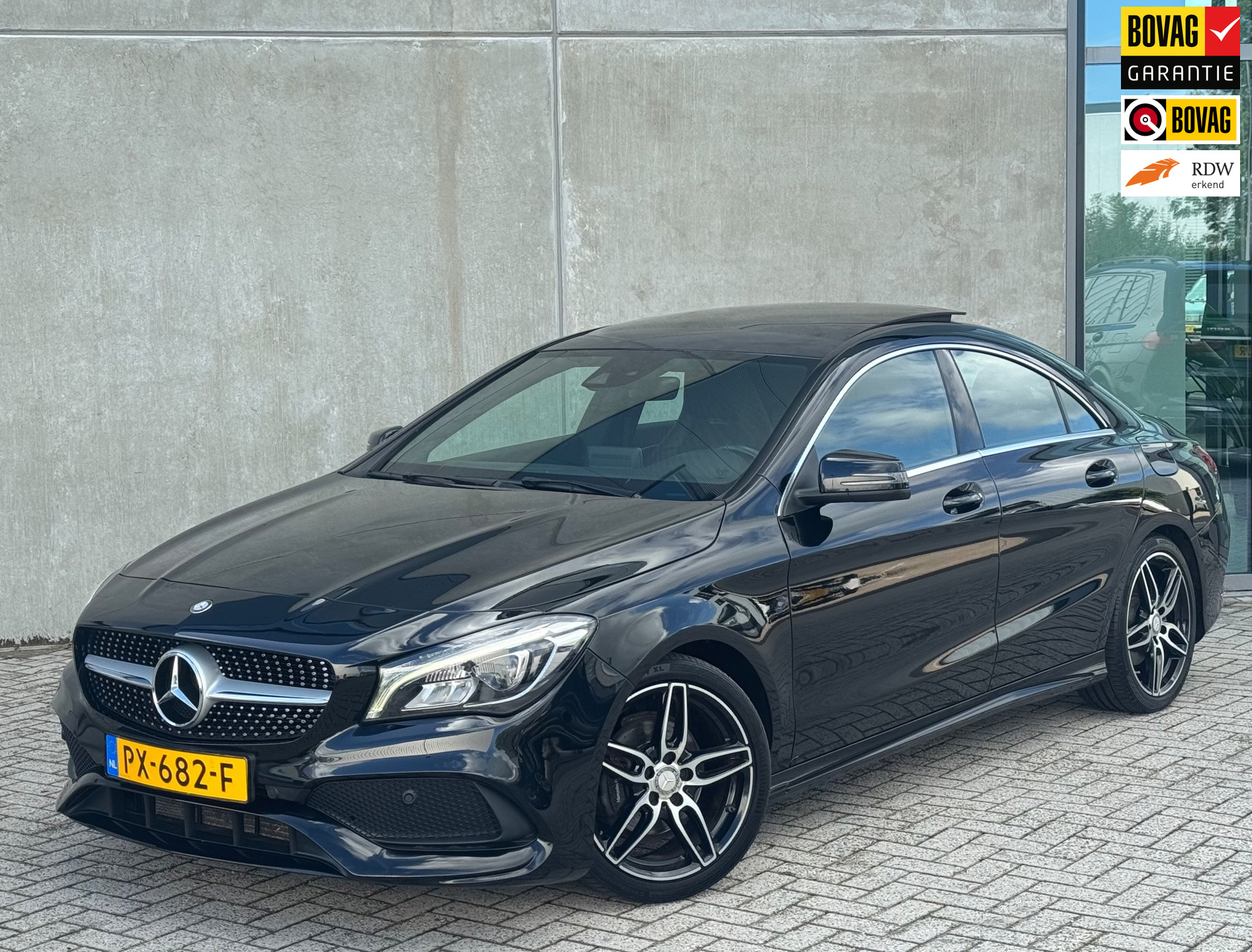Mercedes-Benz Cla 180 D 180 d AMG-Line 2016 Zwart PANO|VOL 2016 - voorkant