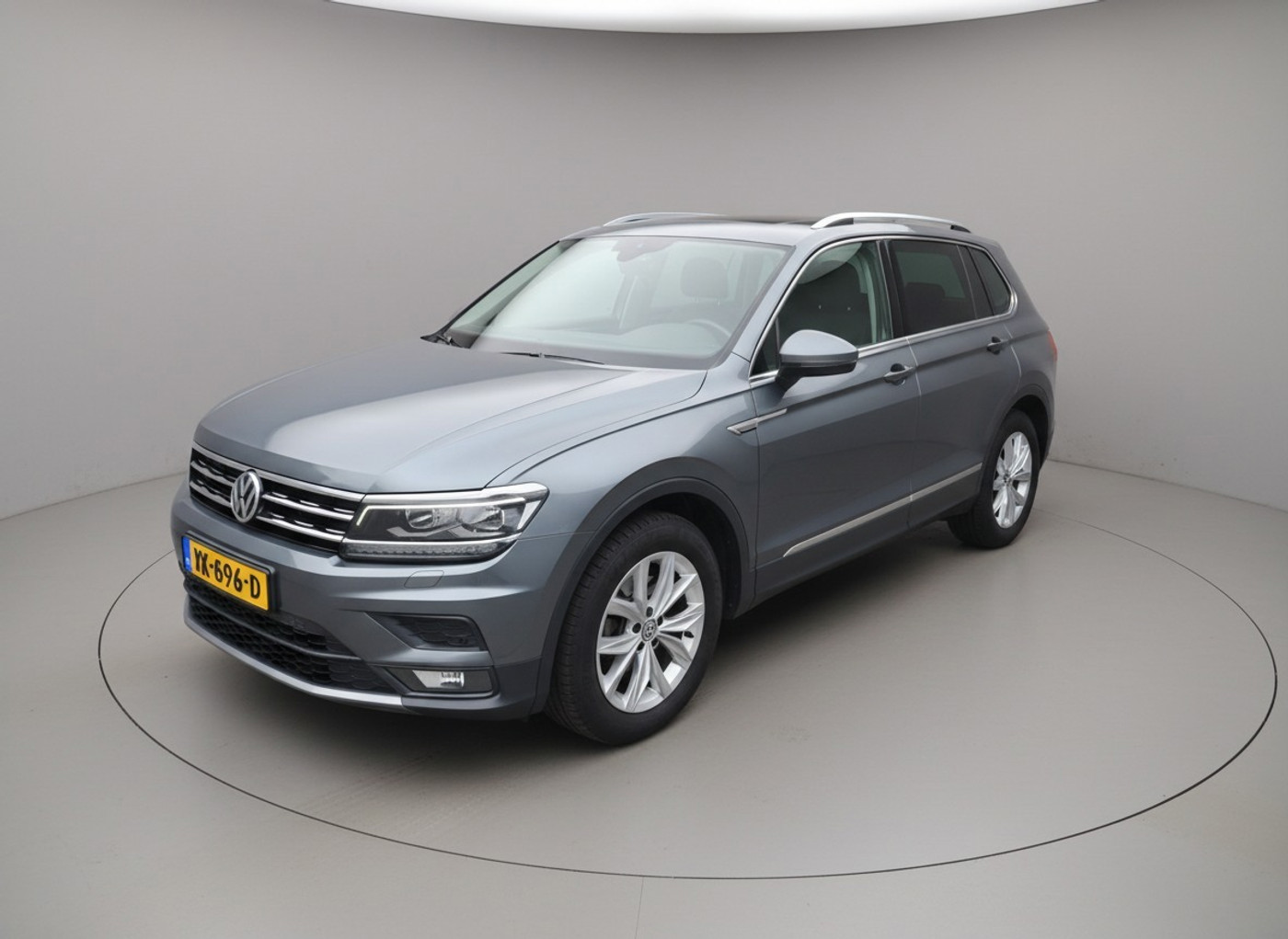 Volkswagen Tiguan 1.4 TSI Comfortline Business 7p. Trekhaak, PDC, Led, NAP 2018 - voorkant