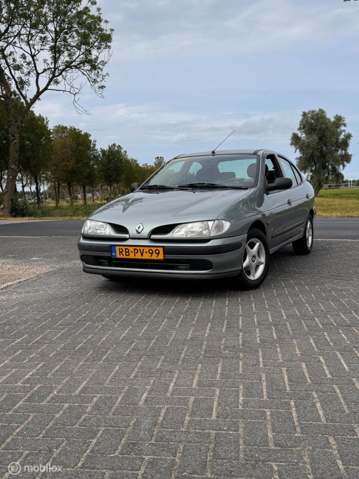 Renault Megane Classic 1.6e RN 1997 - voorkant