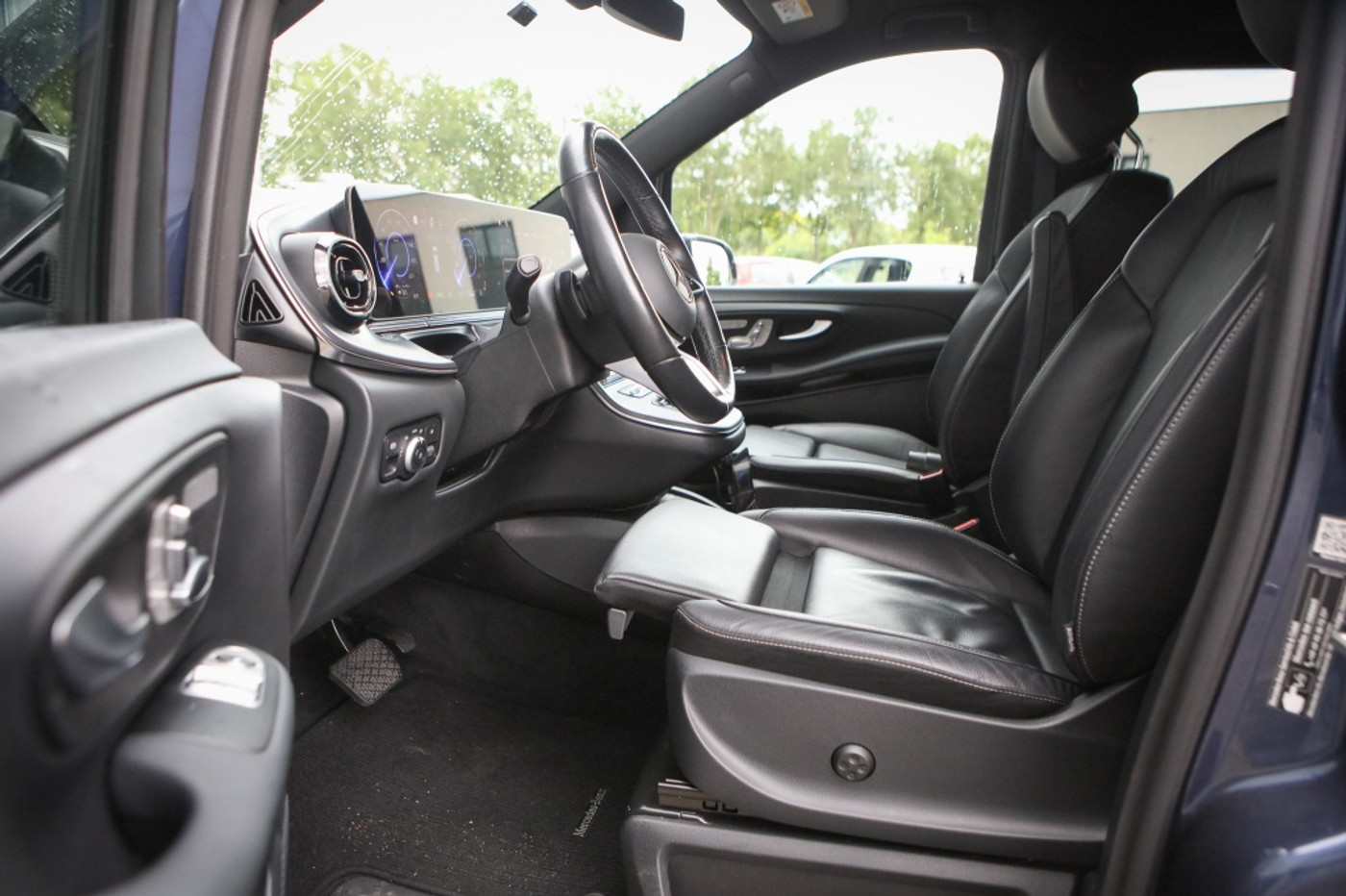 Foto van Mercedes-Benz Eqv