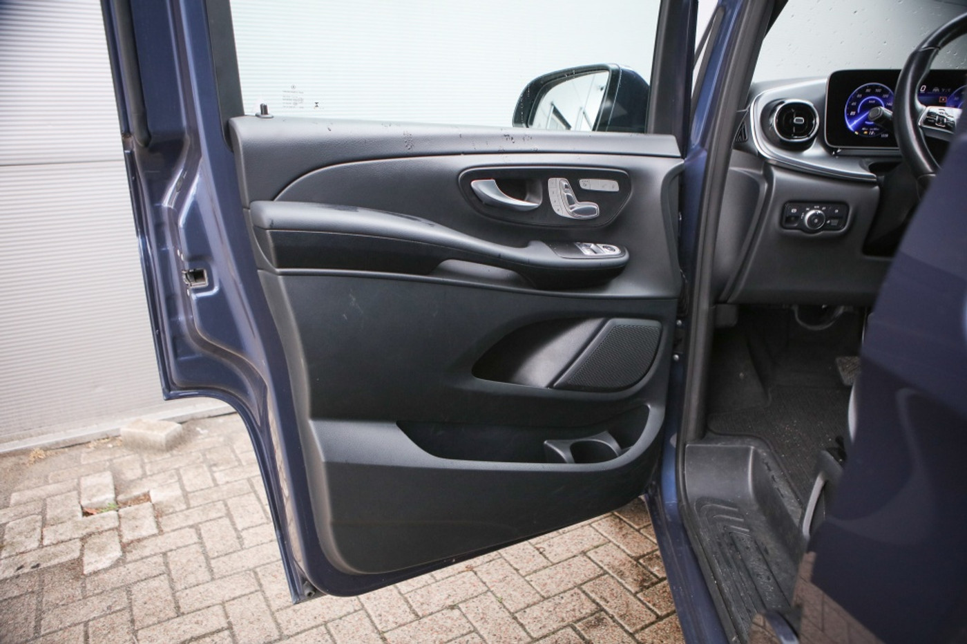 Foto van Mercedes-Benz Eqv