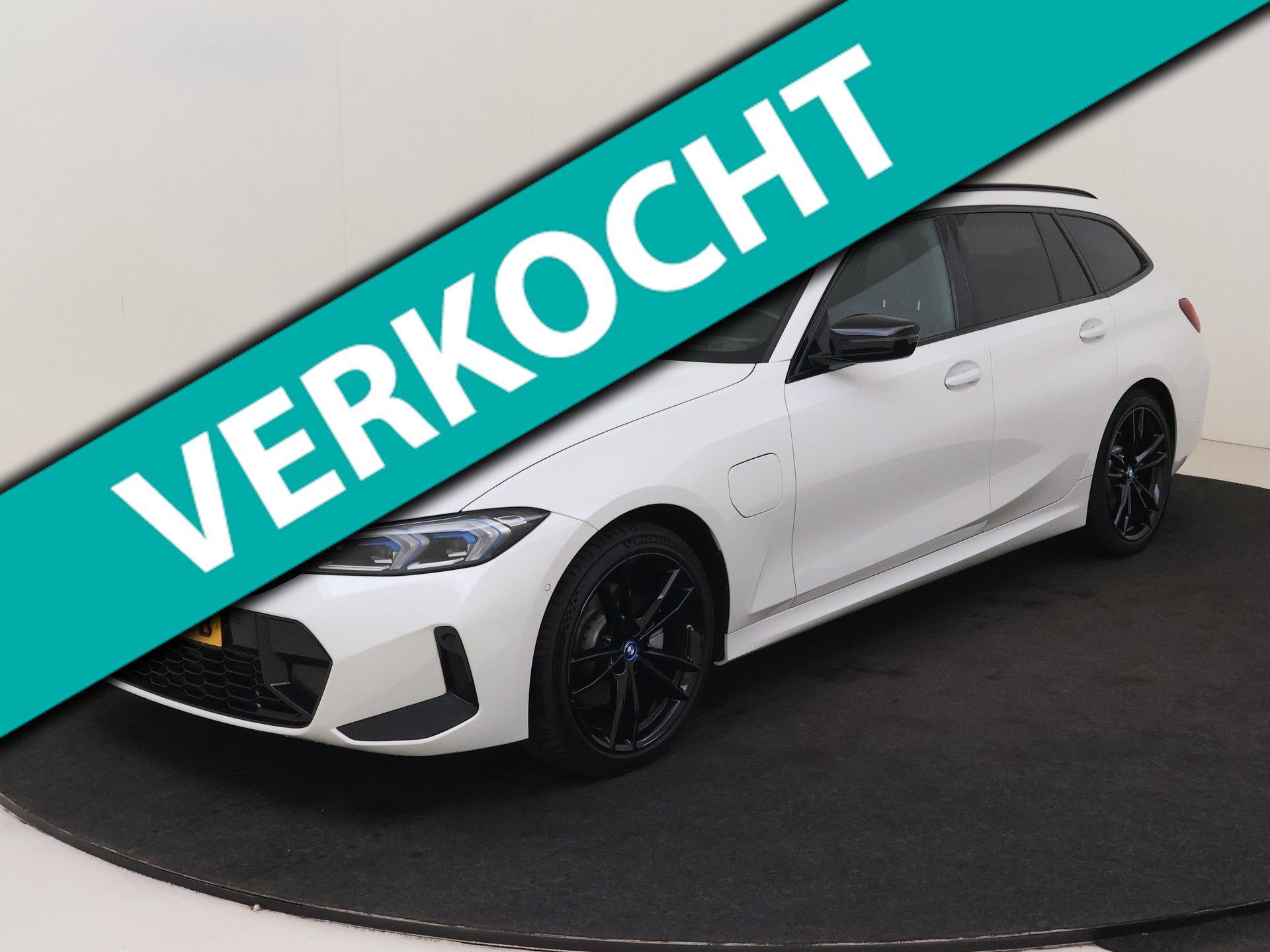 BMW 330e 330e M-Sport Trekhaak/Widescreen/H&K 2023 - voorkant