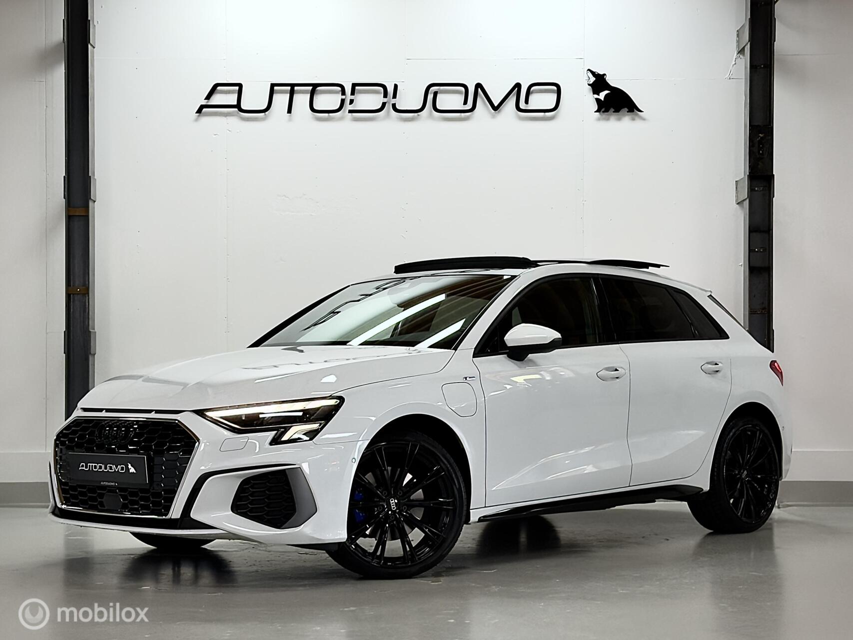 Audi A3 40 TFSIe 40 TFSI e S-Line | Pano | Black Optic | Cam | 19" | Virtual | Stoelverwarming | Full LED | 204PK 2022 - voorkant