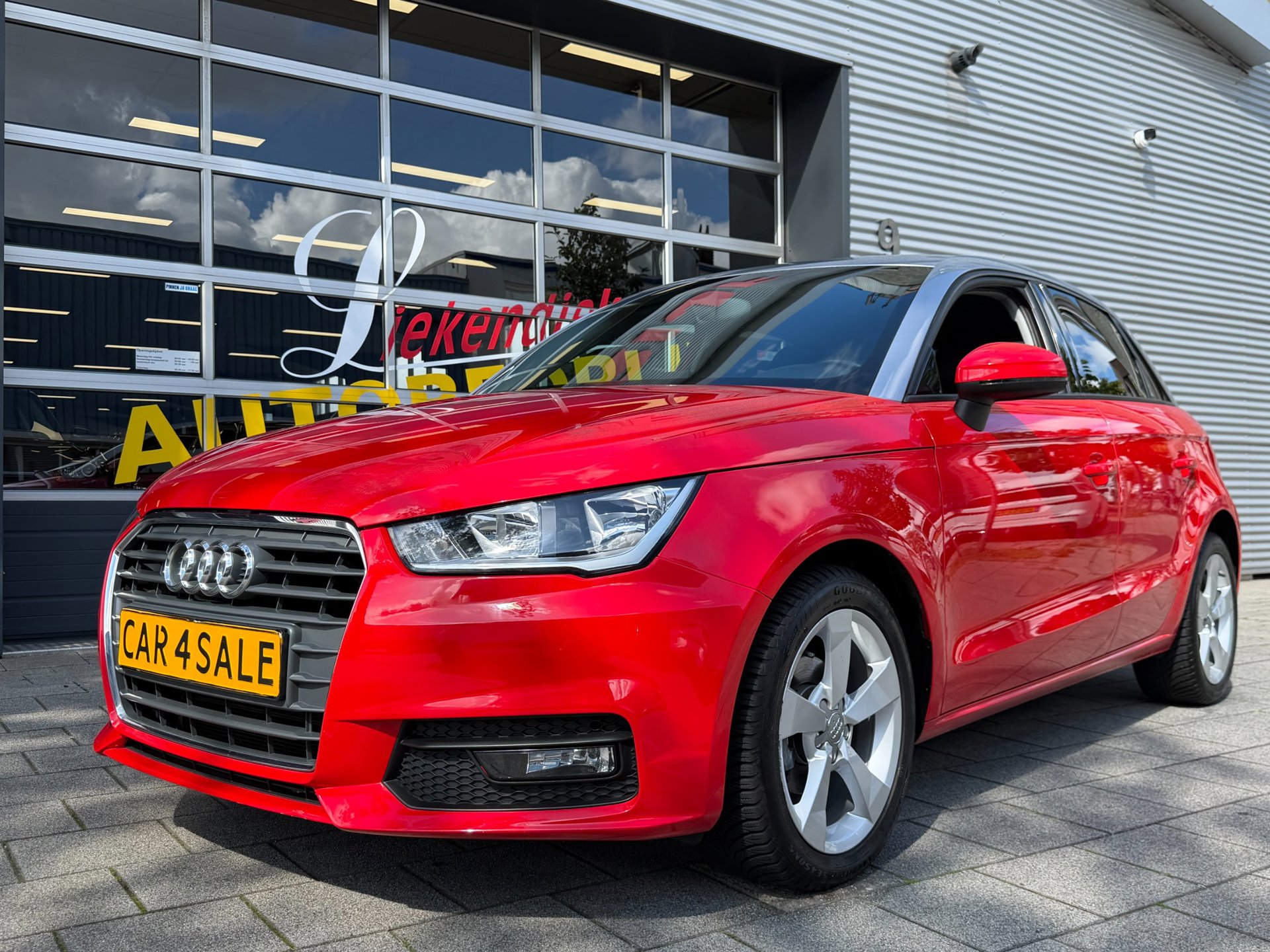 Audi A1 Sportback 1.0 TFSI Sport S-Line - Navigatie I Airco I PDC I Sport velgen I Sport stoel / 1/2 Leer I Dealer onderhouden 2019 - voorkant