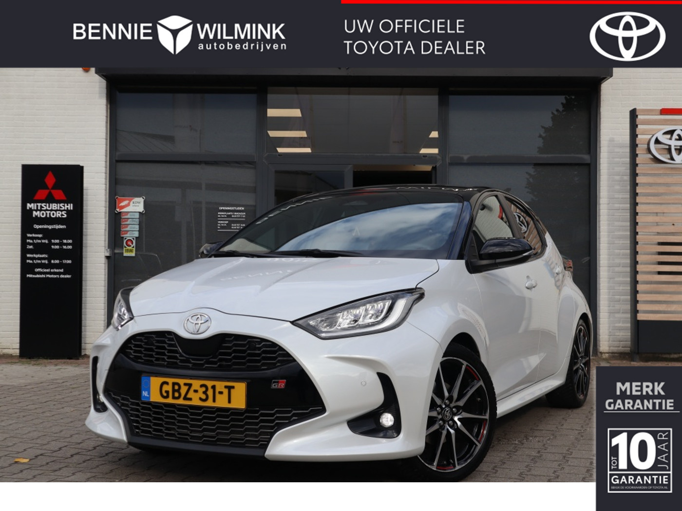 Toyota Toyota Yaris 1.5 Hybrid 130 GR Sport Plus PanoDak 2024 - voorkant