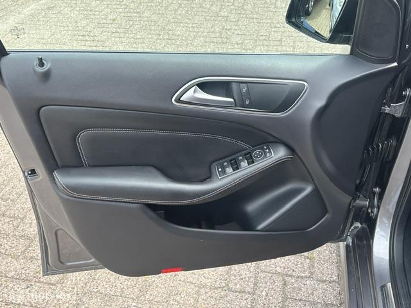 Foto van Mercedes-Benz B 200