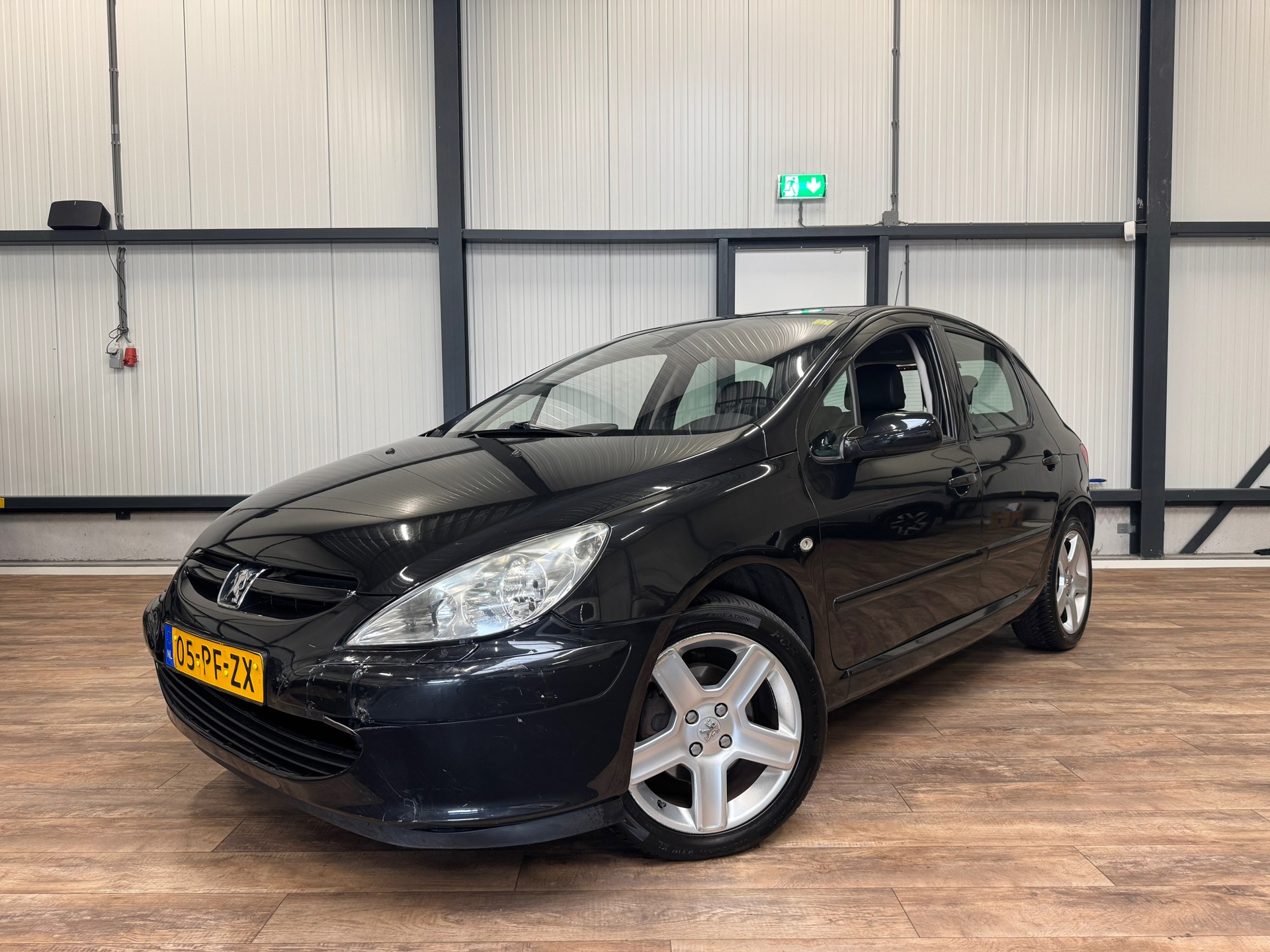 Peugeot 307 2.0-16V Griffe / AUTOMAAT / CRUISE / CLIMA / LEDER / 2004 - voorkant