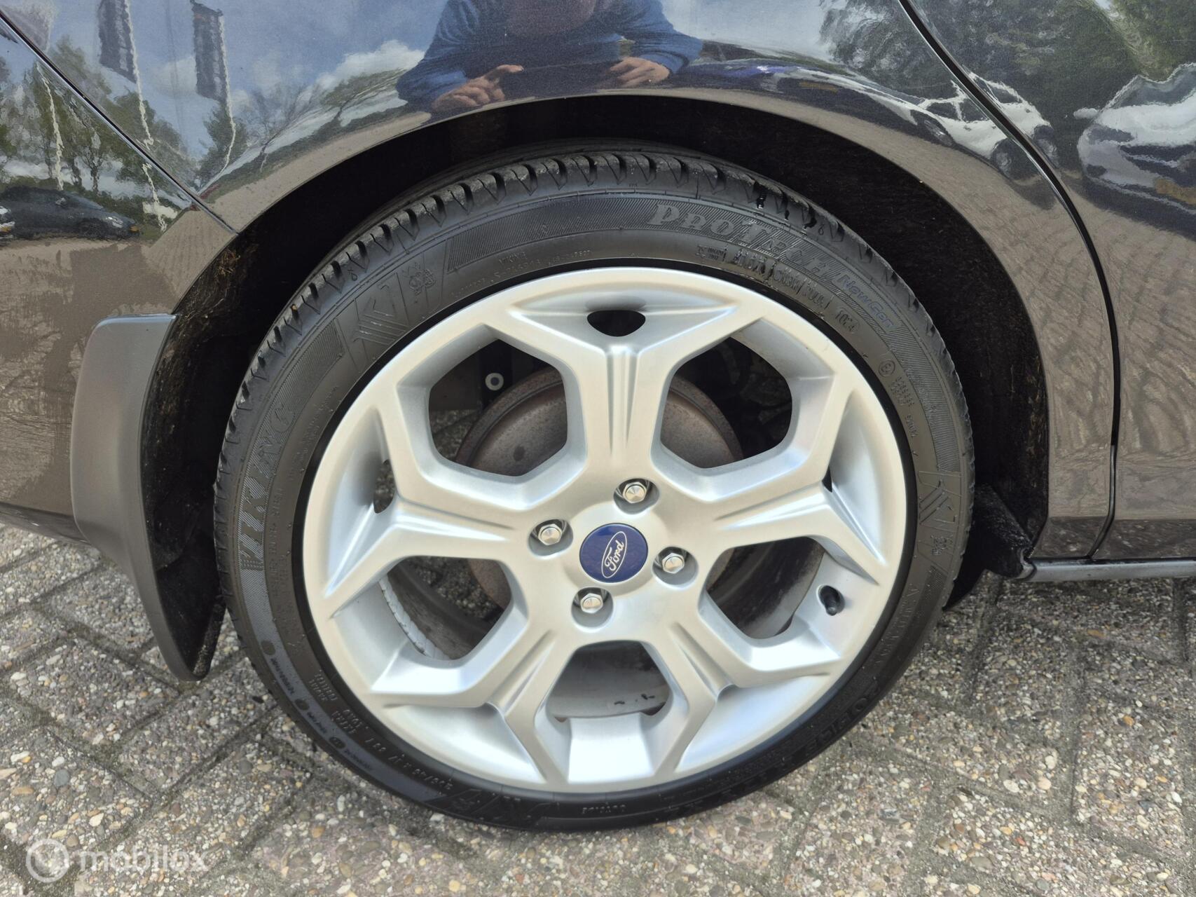 Foto van Ford B-max