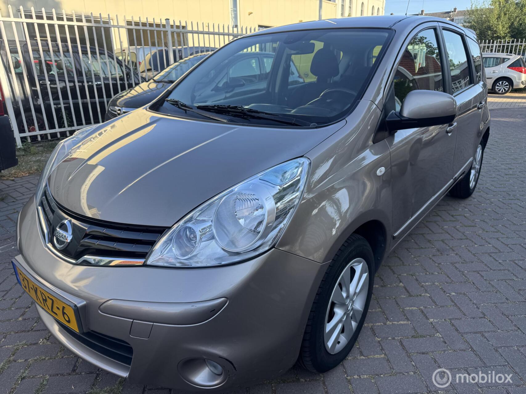 Nissan Nissan Note 1.6 Acenta 2010 - voorkant