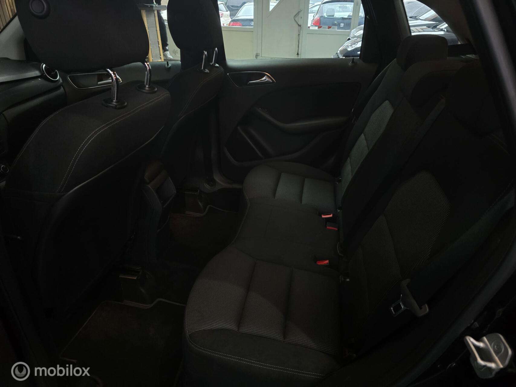 Foto van Mercedes-Benz B 180