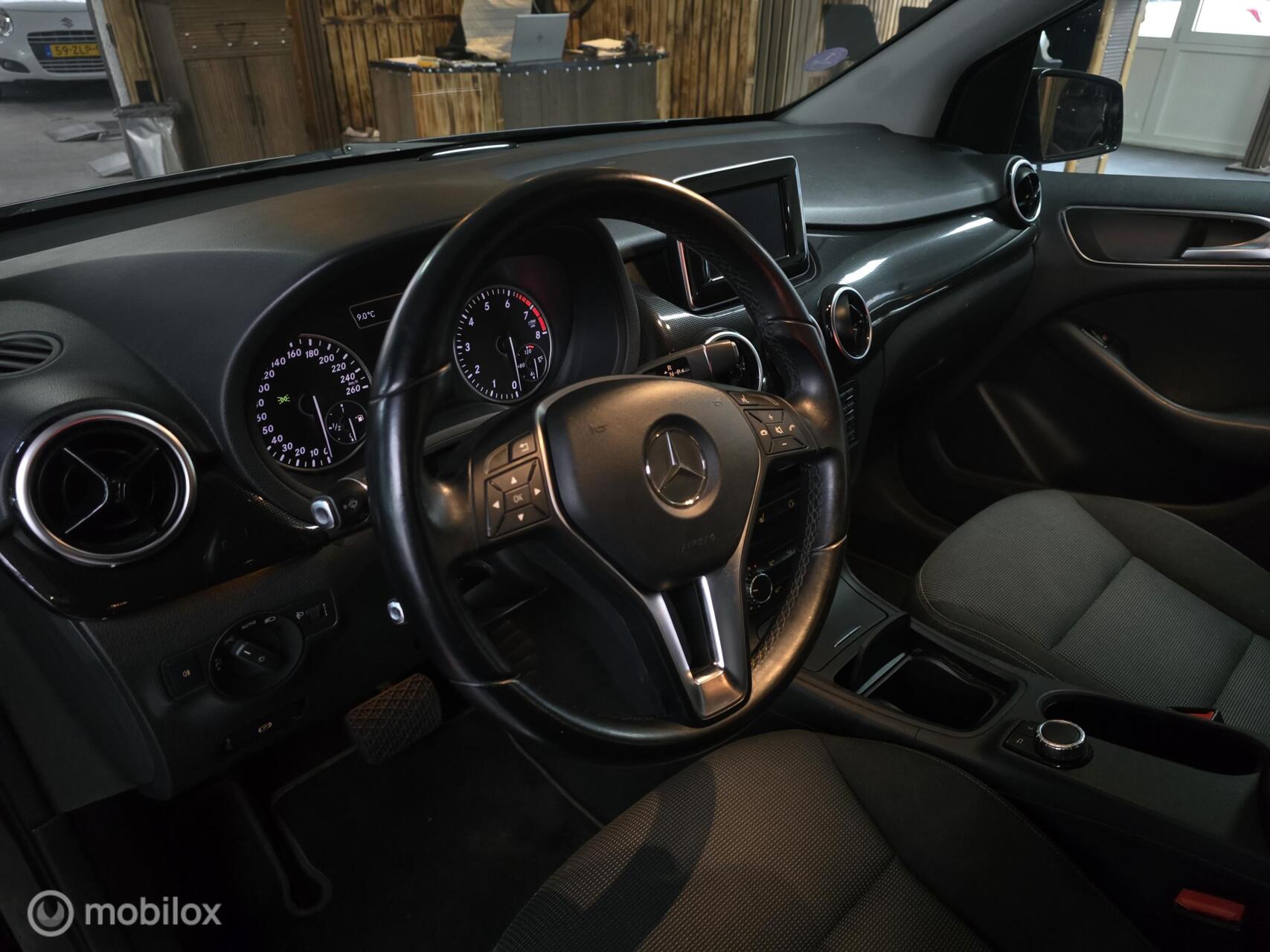 Foto van Mercedes-Benz B 180