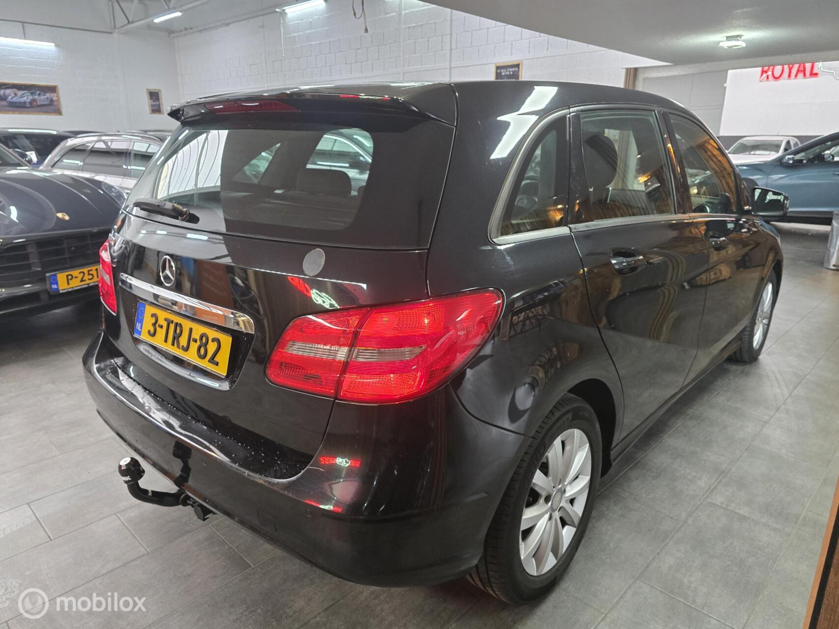 Foto van Mercedes-Benz B 180
