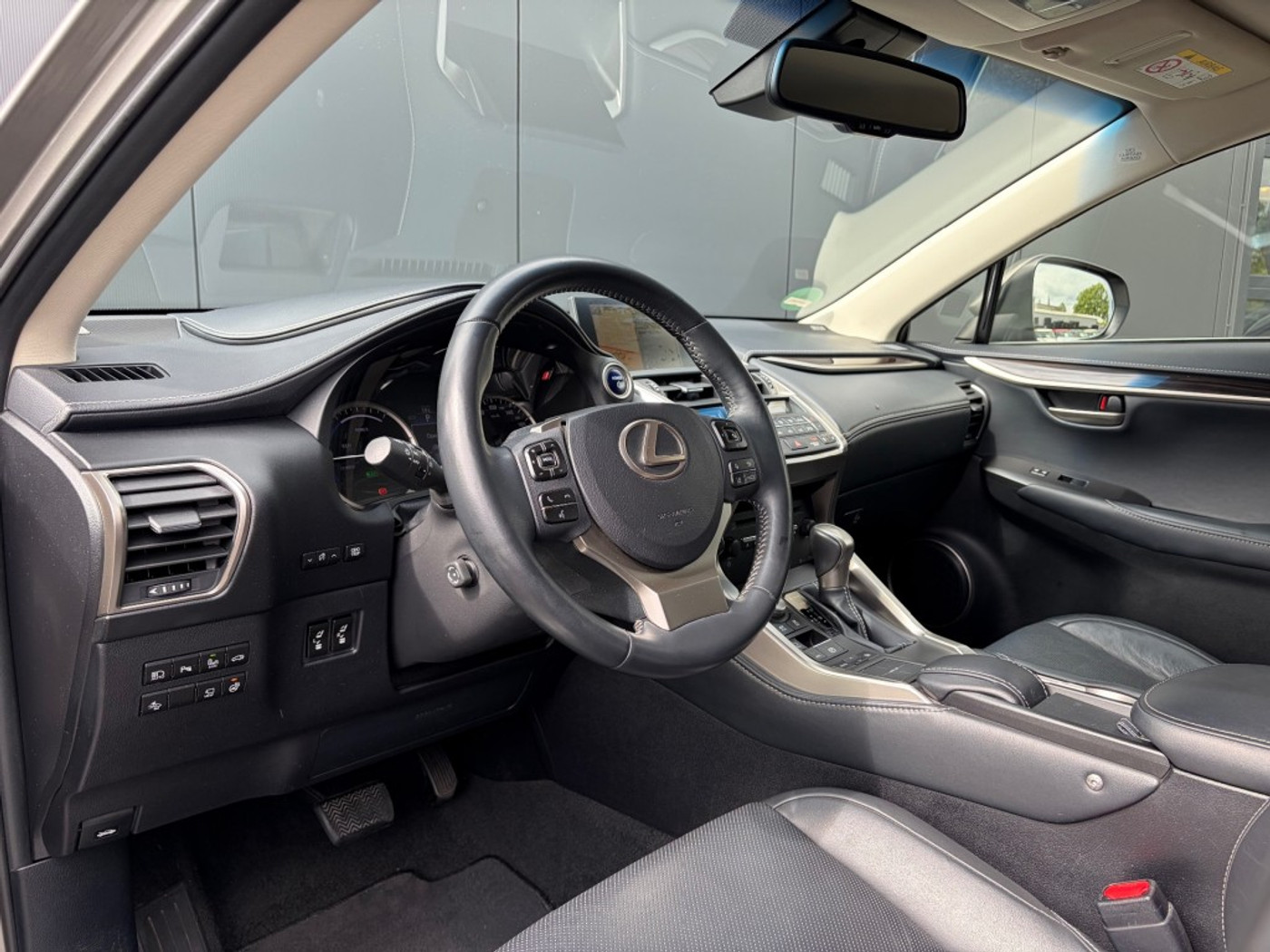 Foto van Lexus Lexus Nx300h