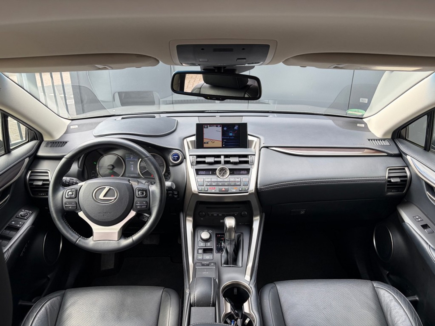 Foto van Lexus Lexus Nx300h