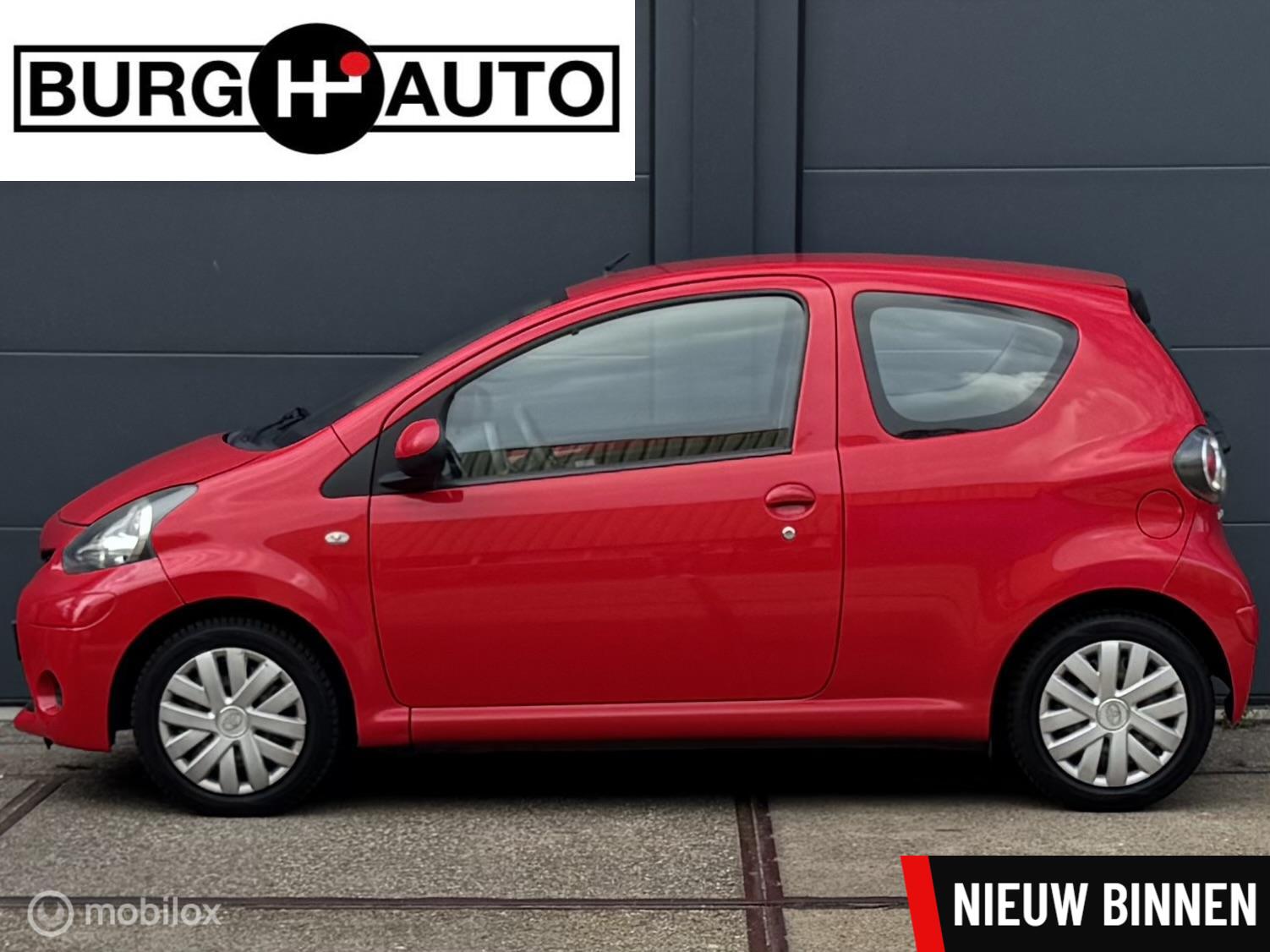 Toyota Toyota Aygo 1.0 VVT-i Access 3 deurs - APK TM 17-08-2027 - AIRCO - EL. RAMEN - LED - CENTRALE DEURVERGRENDELING - RADIO/CD - STUURBEKRACHTIGING - AIRBAGS - 2012 - voorkant