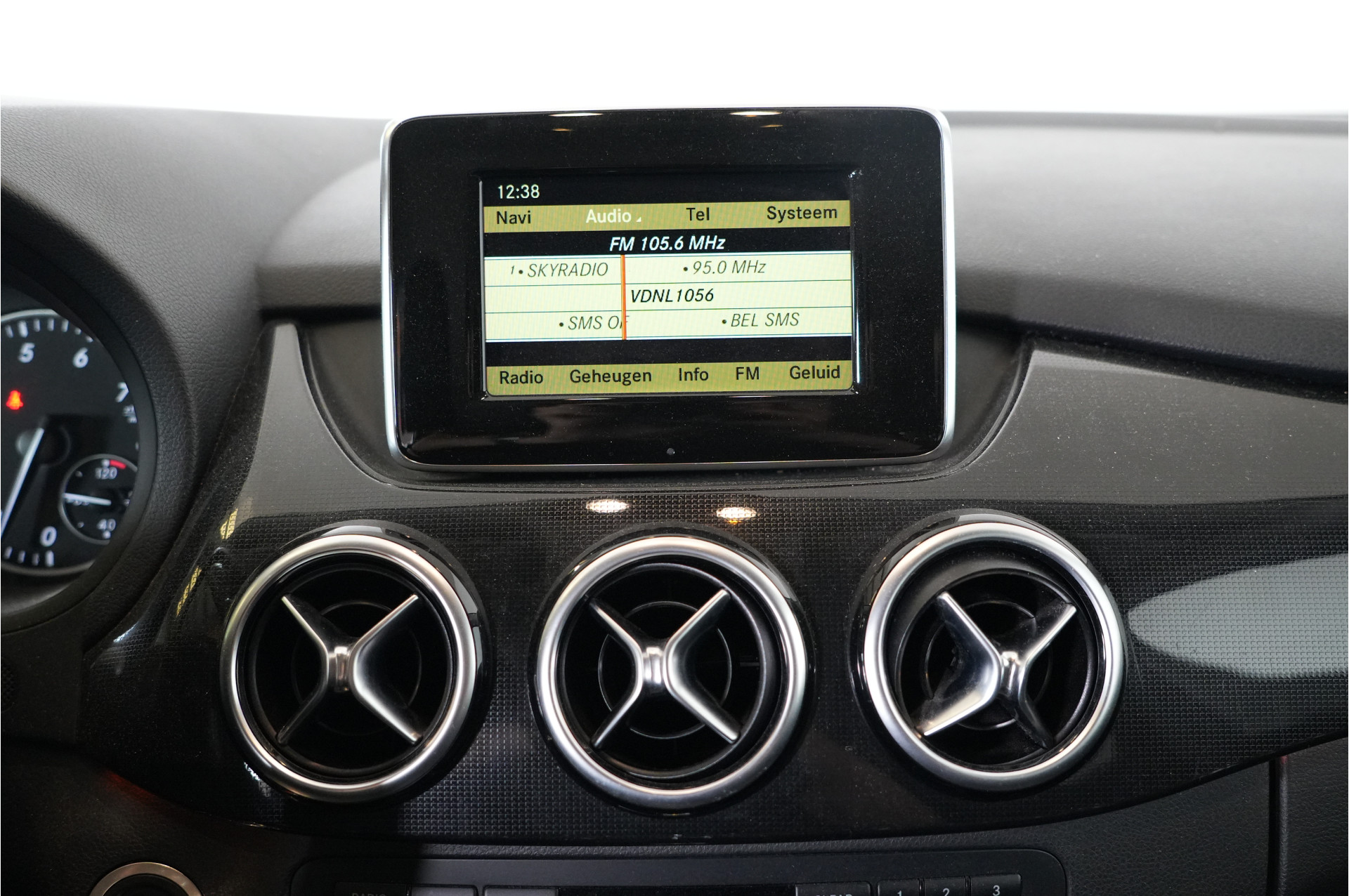 Foto van Mercedes-Benz B 180