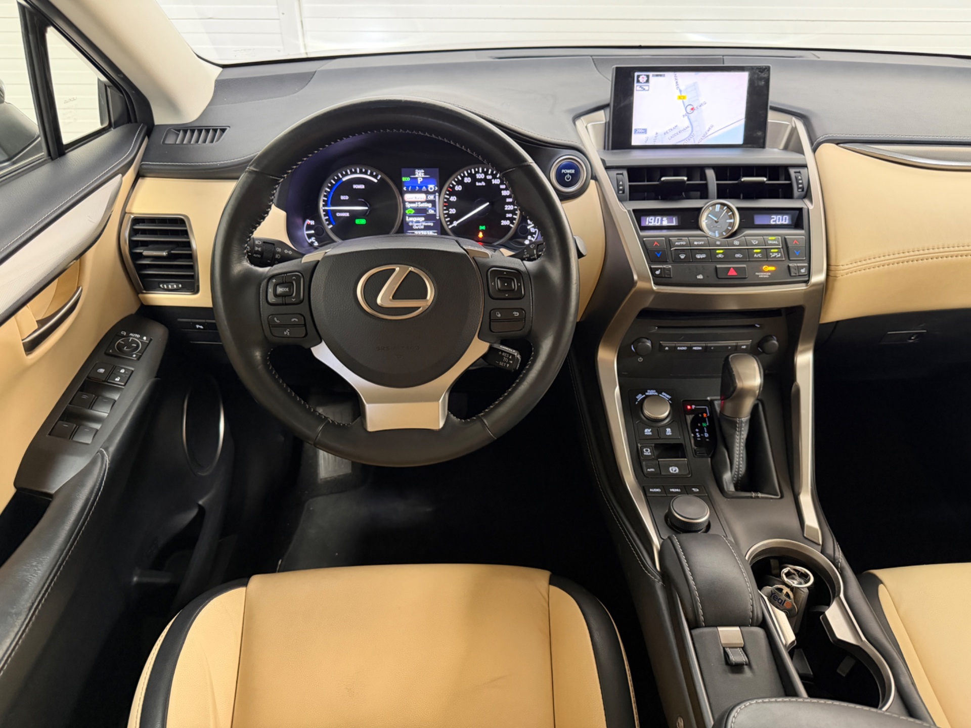 Foto van Lexus Lexus Nx300h