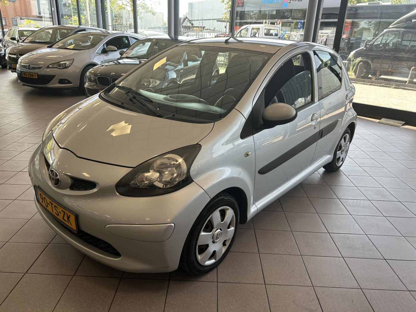 Toyota Toyota Aygo 1.0-12V + 110 DKM NW APK BJ 2007 !!! 2007 - voorkant