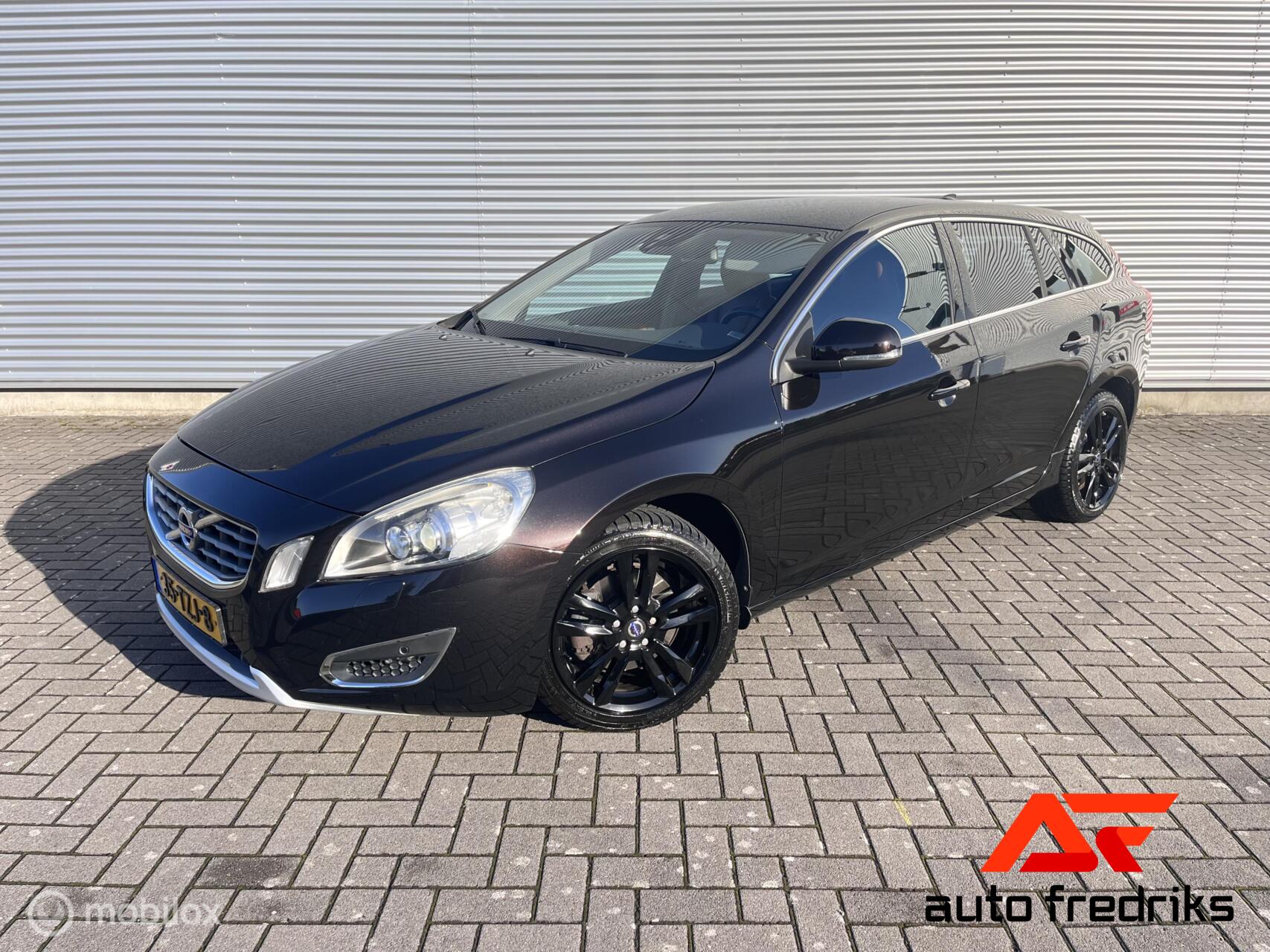 Volvo V60 1.6 T3 Summum | Stoelverwarming | 2012 - voorkant