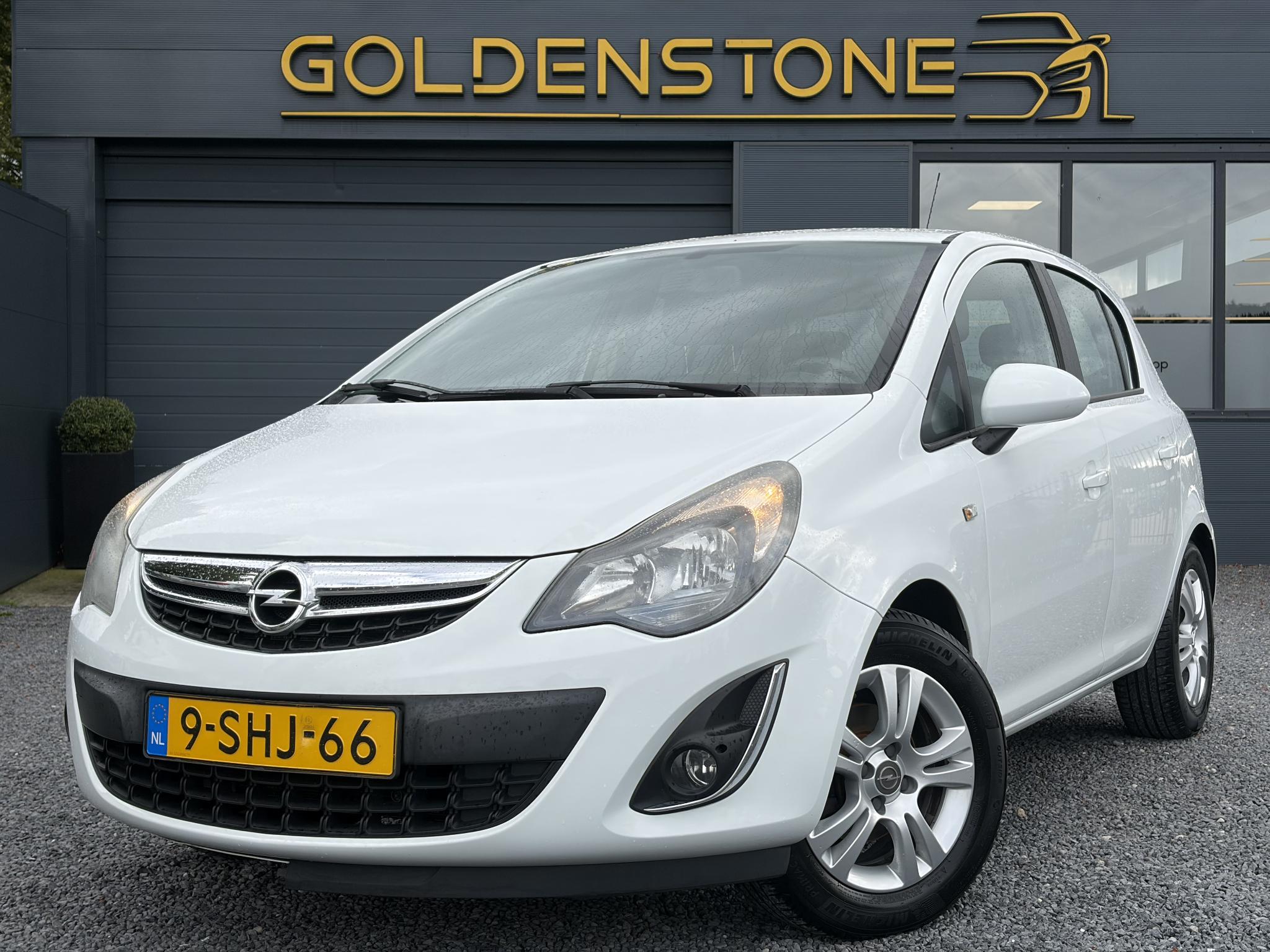 Opel Corsa 1.4-16V Berlin 2013 - voorkant