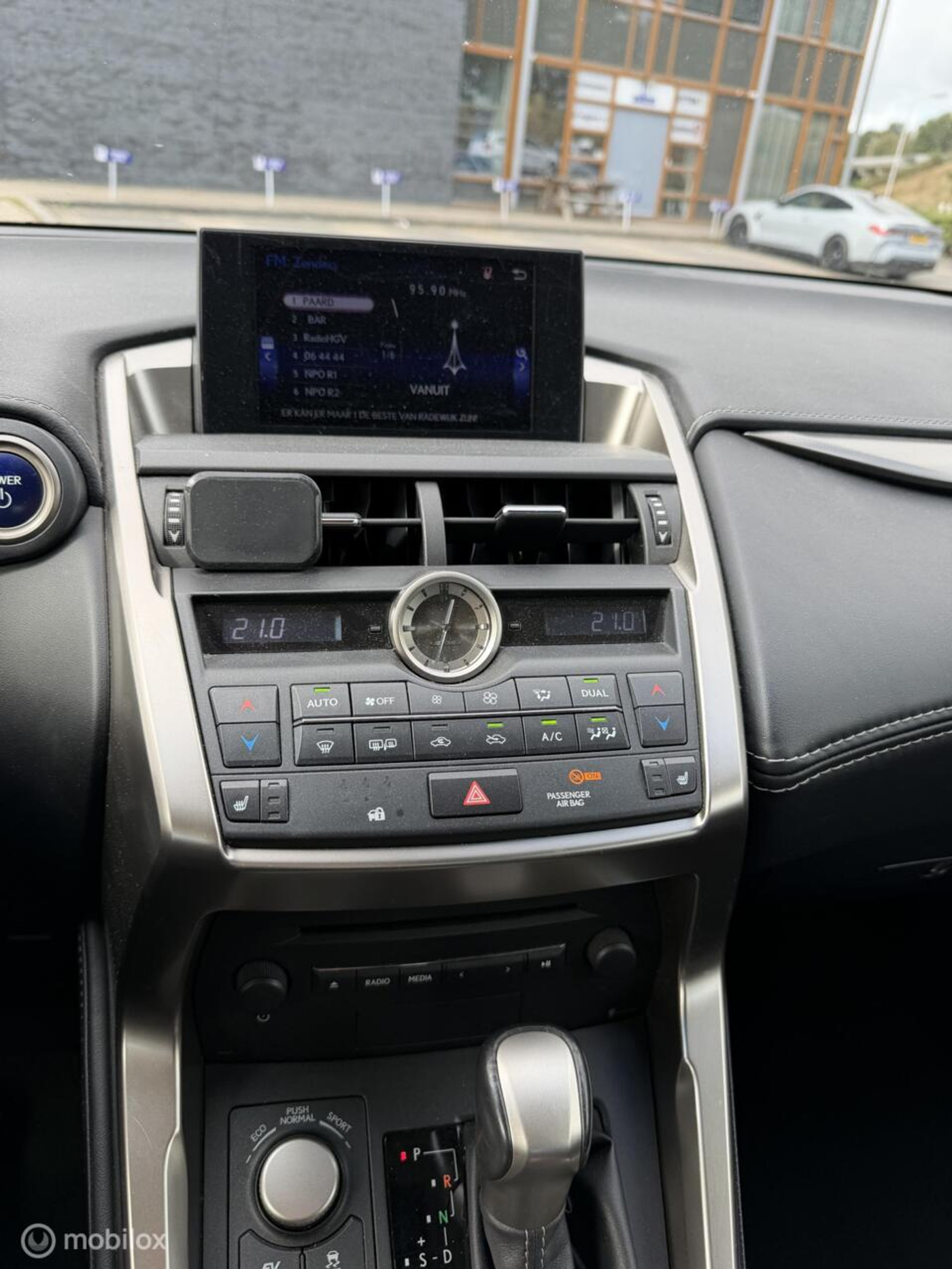 Foto van Lexus Lexus Nx300h