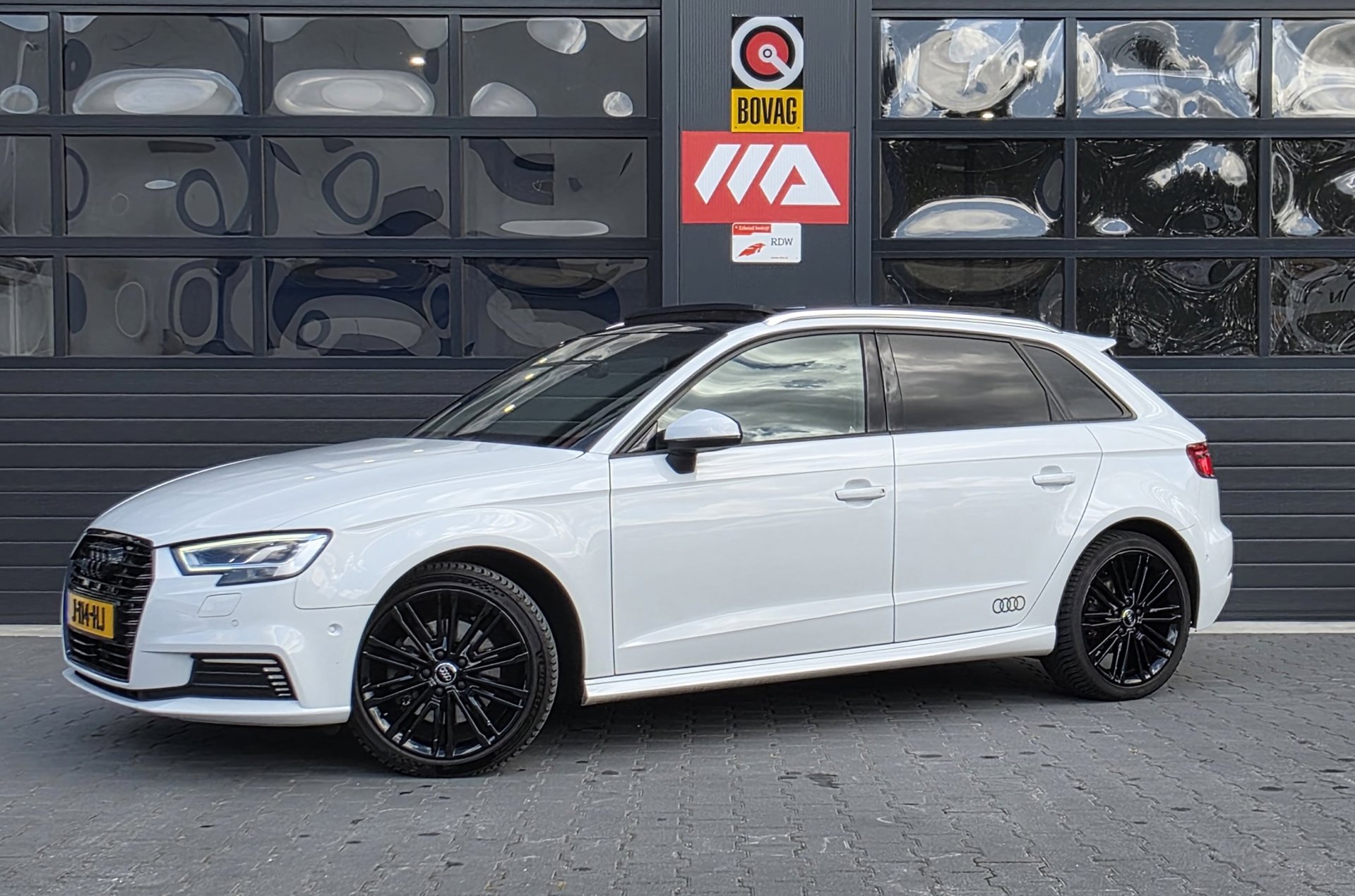 Audi A3 Sportback E-tron 1.4 e-tron Sport Pro Line plus | PANO | B&O | RS SEATS | BLACK OPTIEK 2017 - voorkant