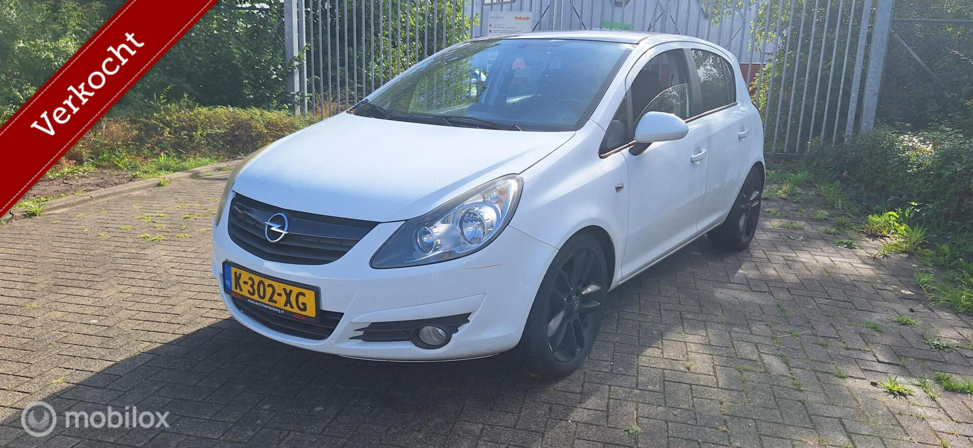 Opel Corsa 1.2-16V Cosmo 2009 - voorkant