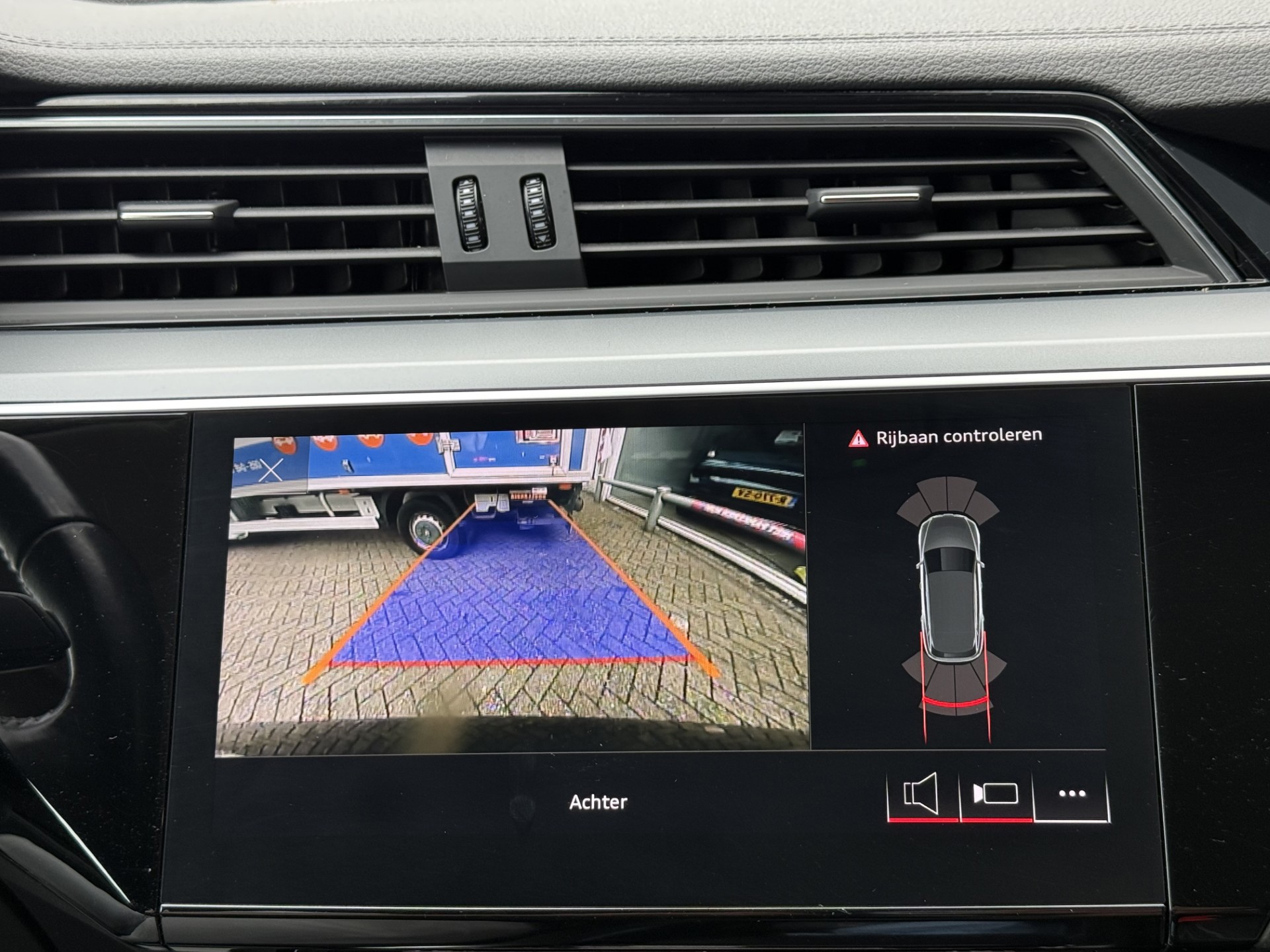 Foto van Audi E-tron 55