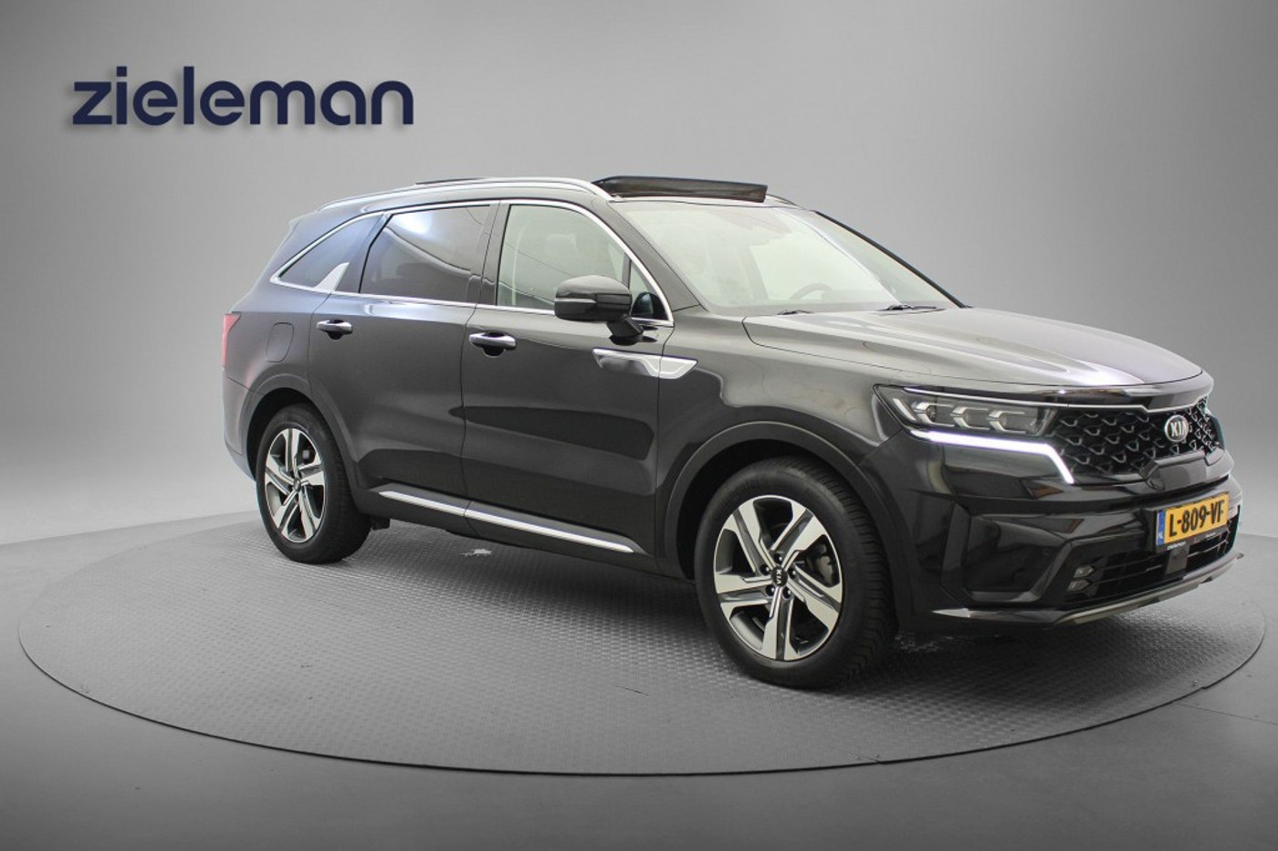 Kia Sorento 1.6 T-GDI Plug-in Hybrid 4WD DynamicPlusLine 7 Persoons - Panorama, Camera, Trekhaak 2021 - voorkant