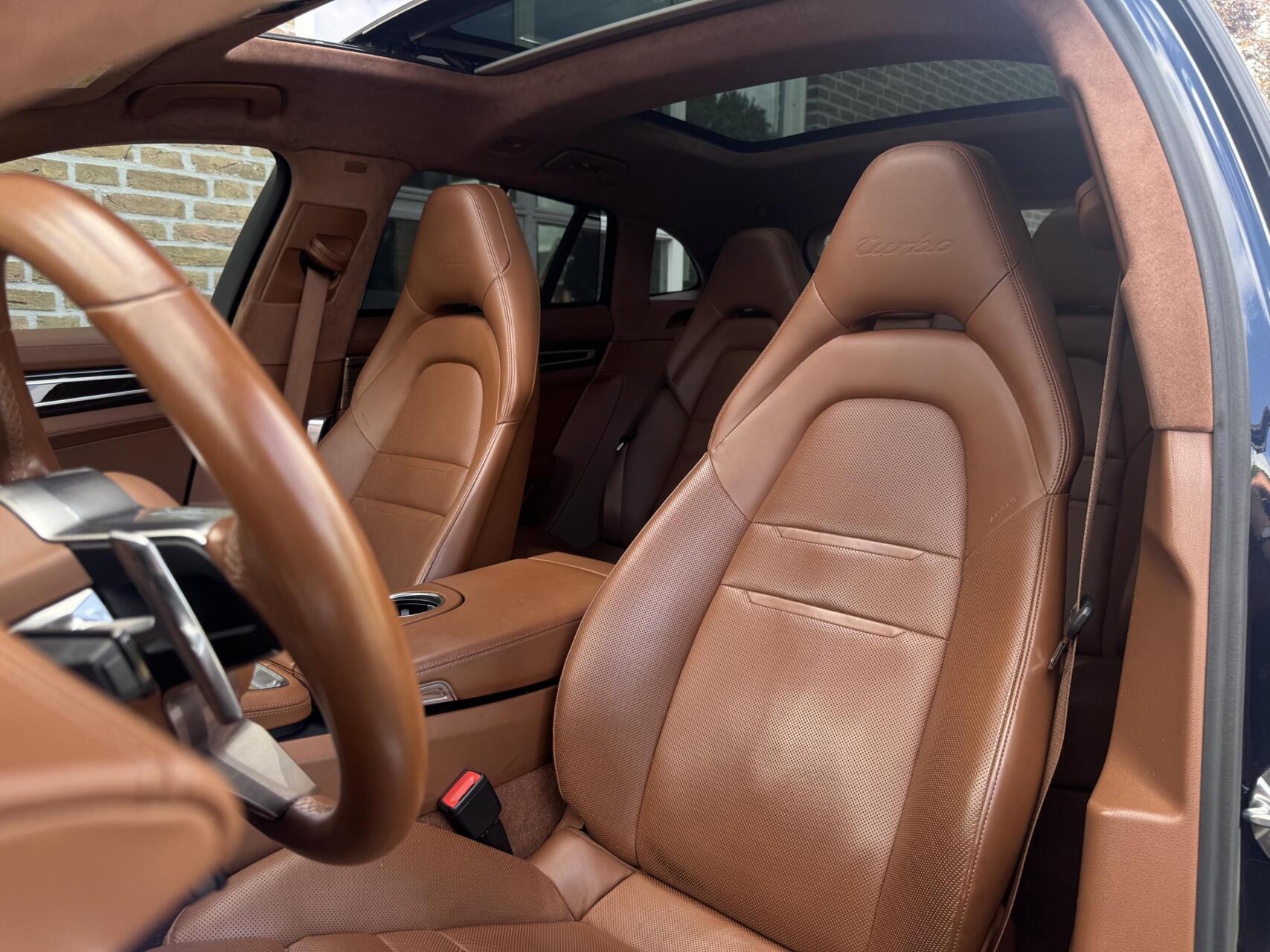 Foto van Porsche Panamera Turbo